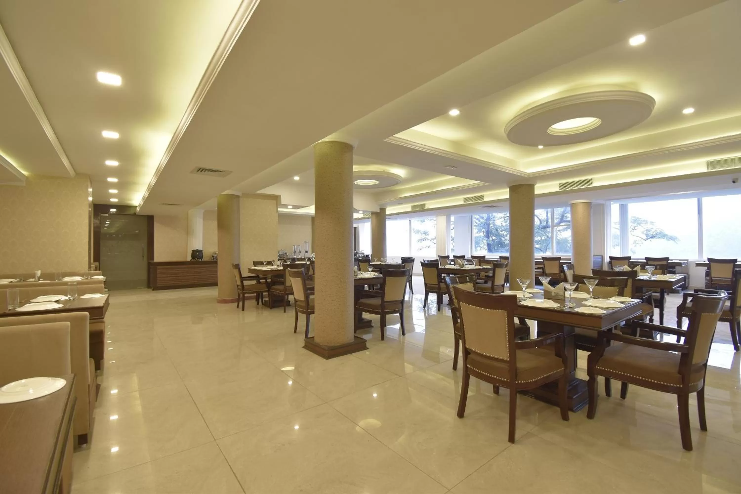 Restaurant/Places to Eat in The Royal Castle AC Centralized