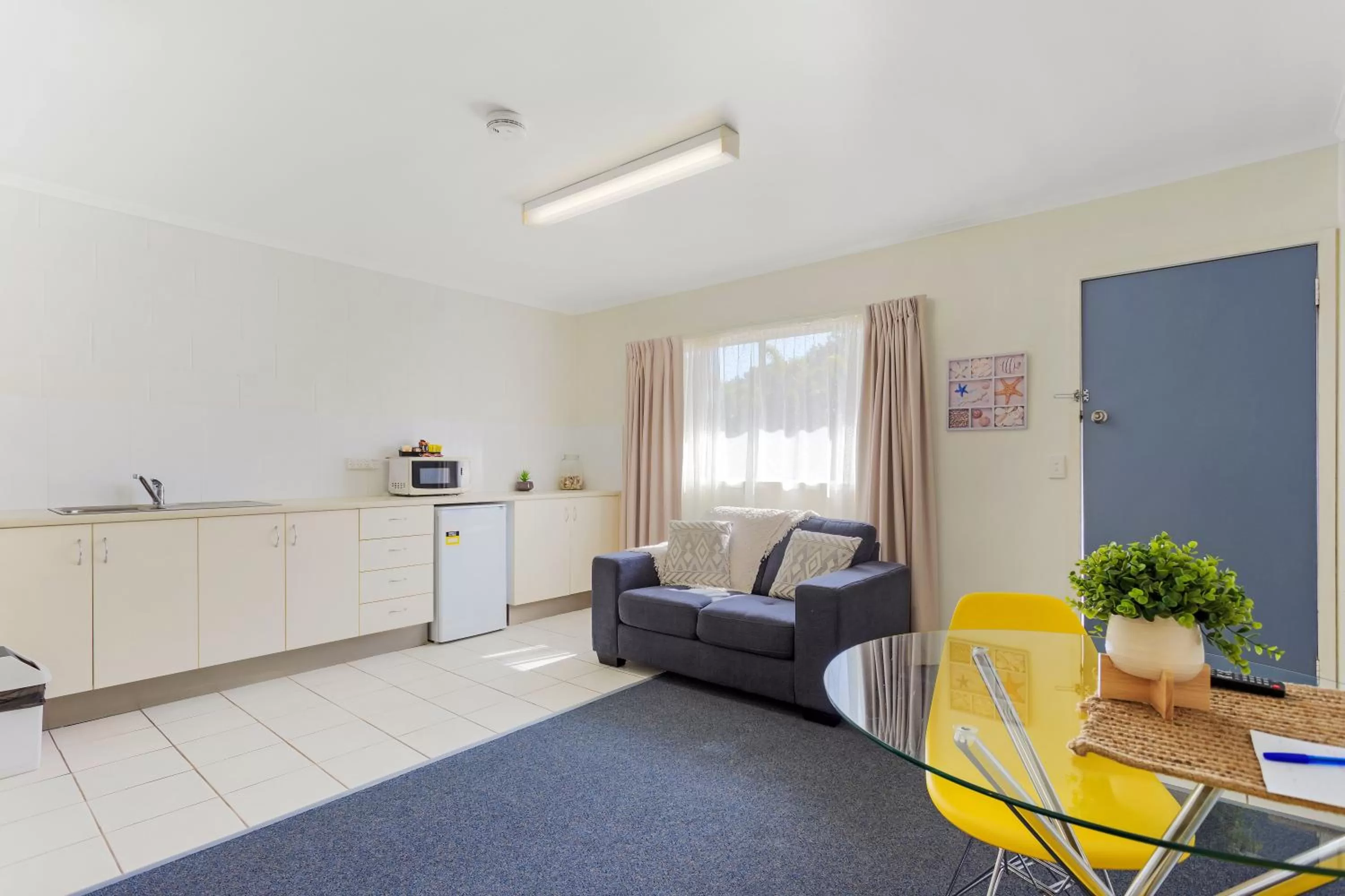 Kitchen or kitchenette in Top Spot Motel