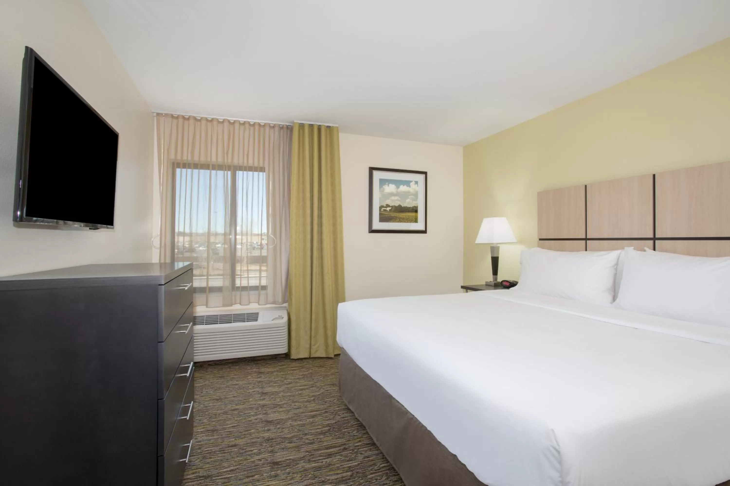 Photo of the whole room, Bed in Candlewood Suites Pueblo by IHG