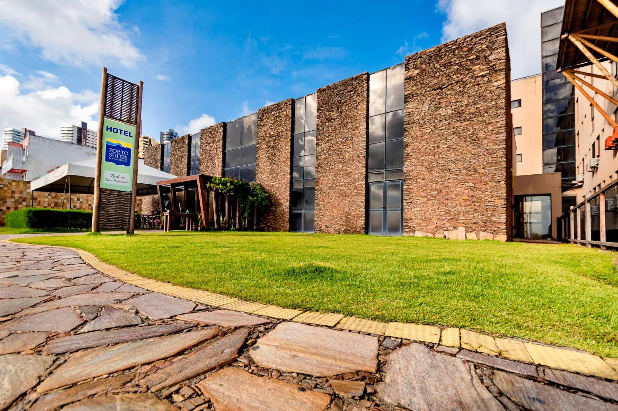 Property building in Porto Suítes Natal Hotel