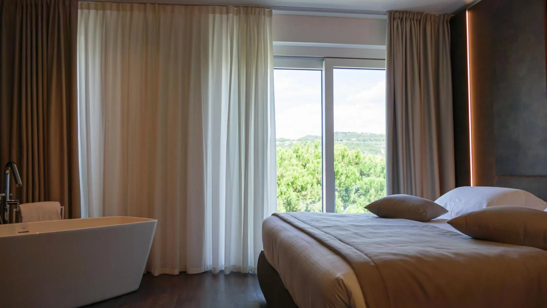 Photo of the whole room, Bed in Solho Hotel