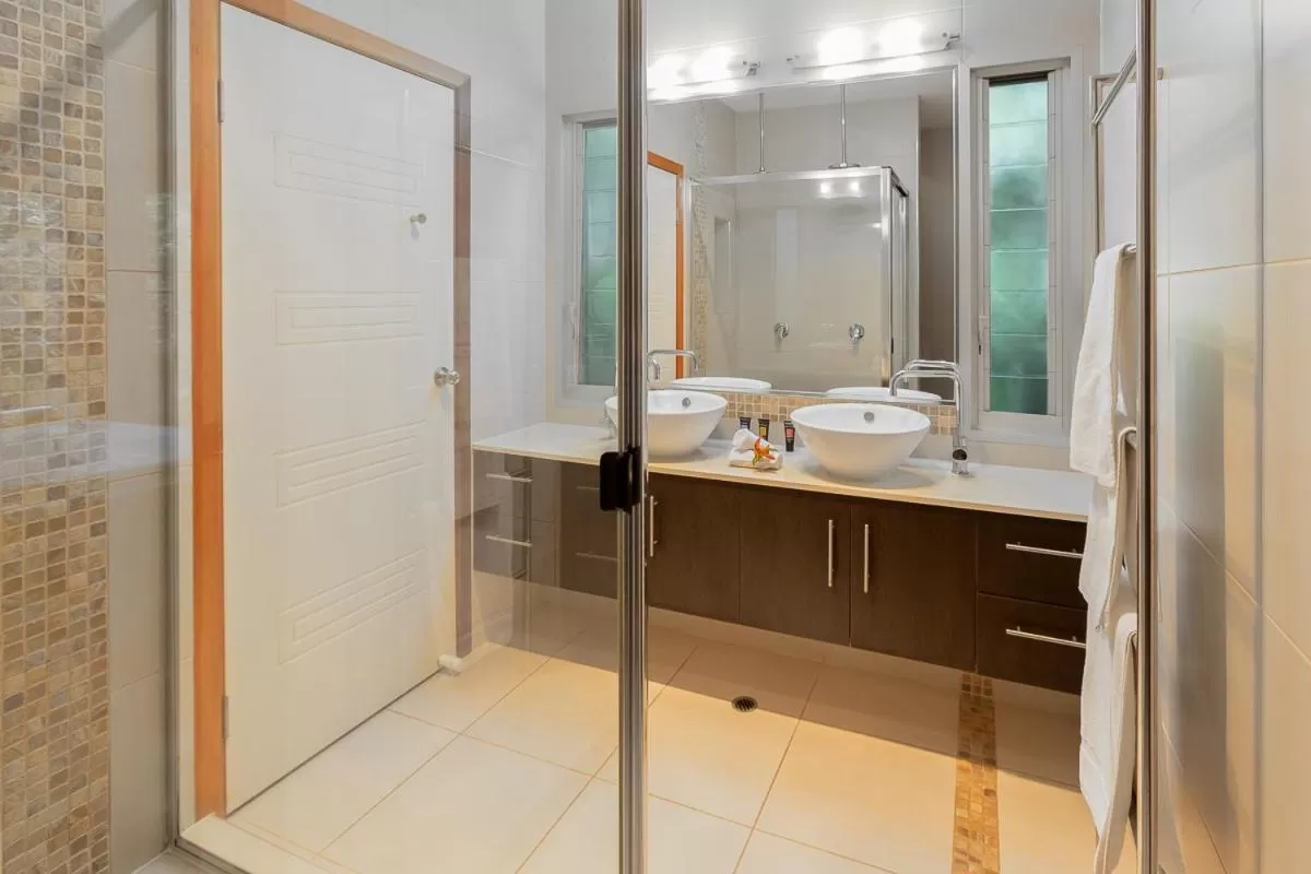 Lake Weyba Cottages Noosa