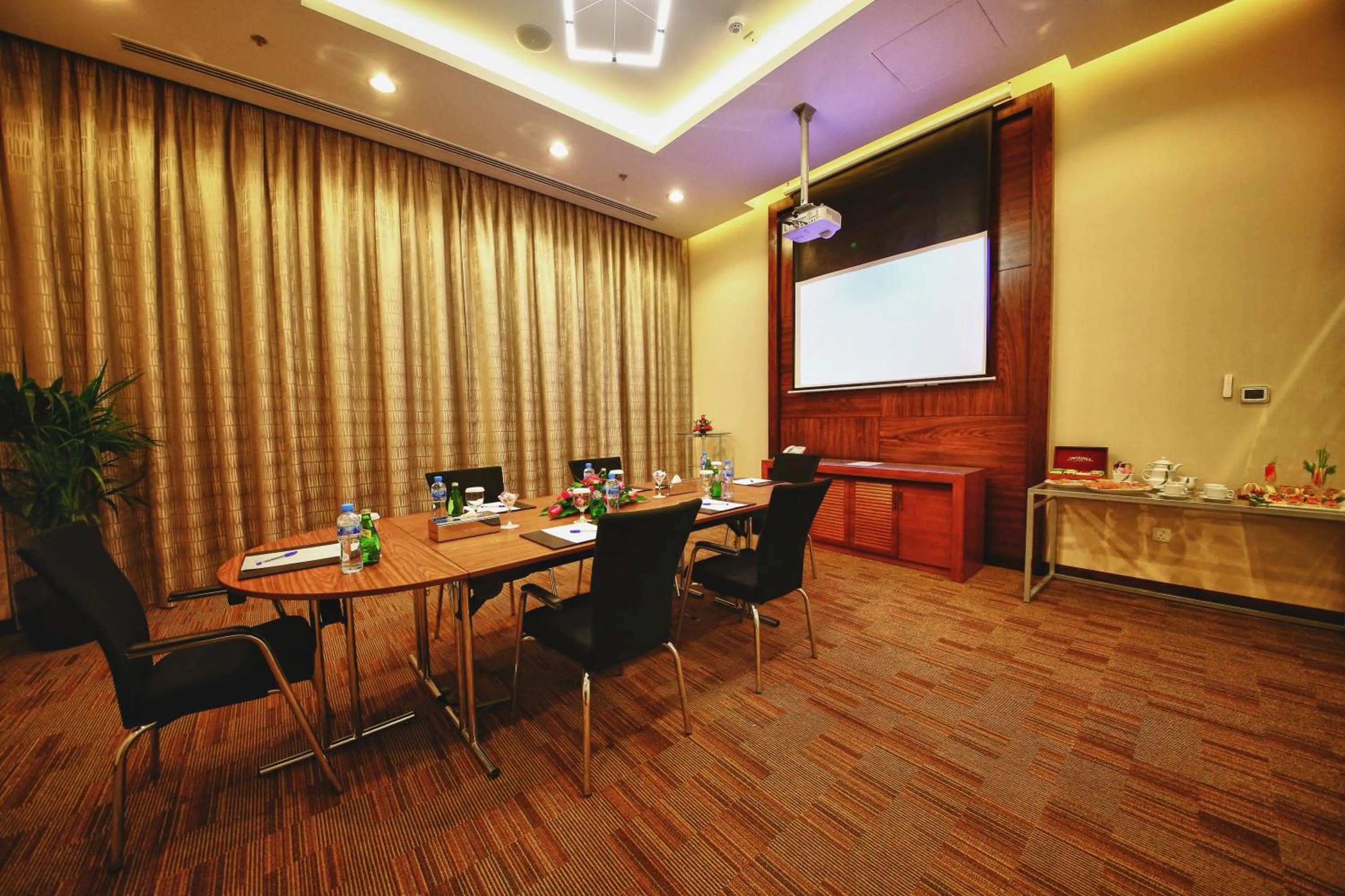 Business facilities in Lavender Hotel Deira