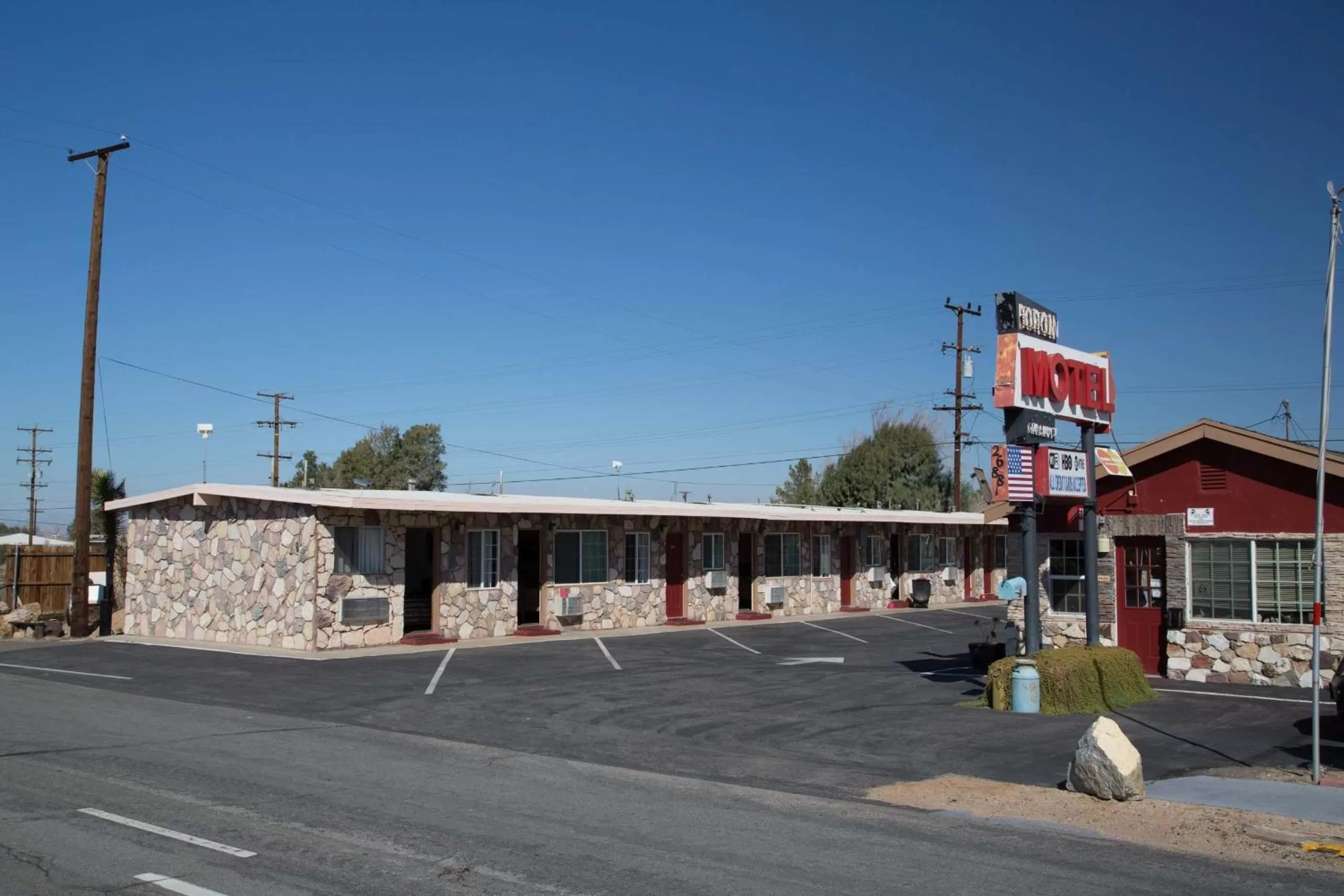 Facade/entrance in Boron Motel