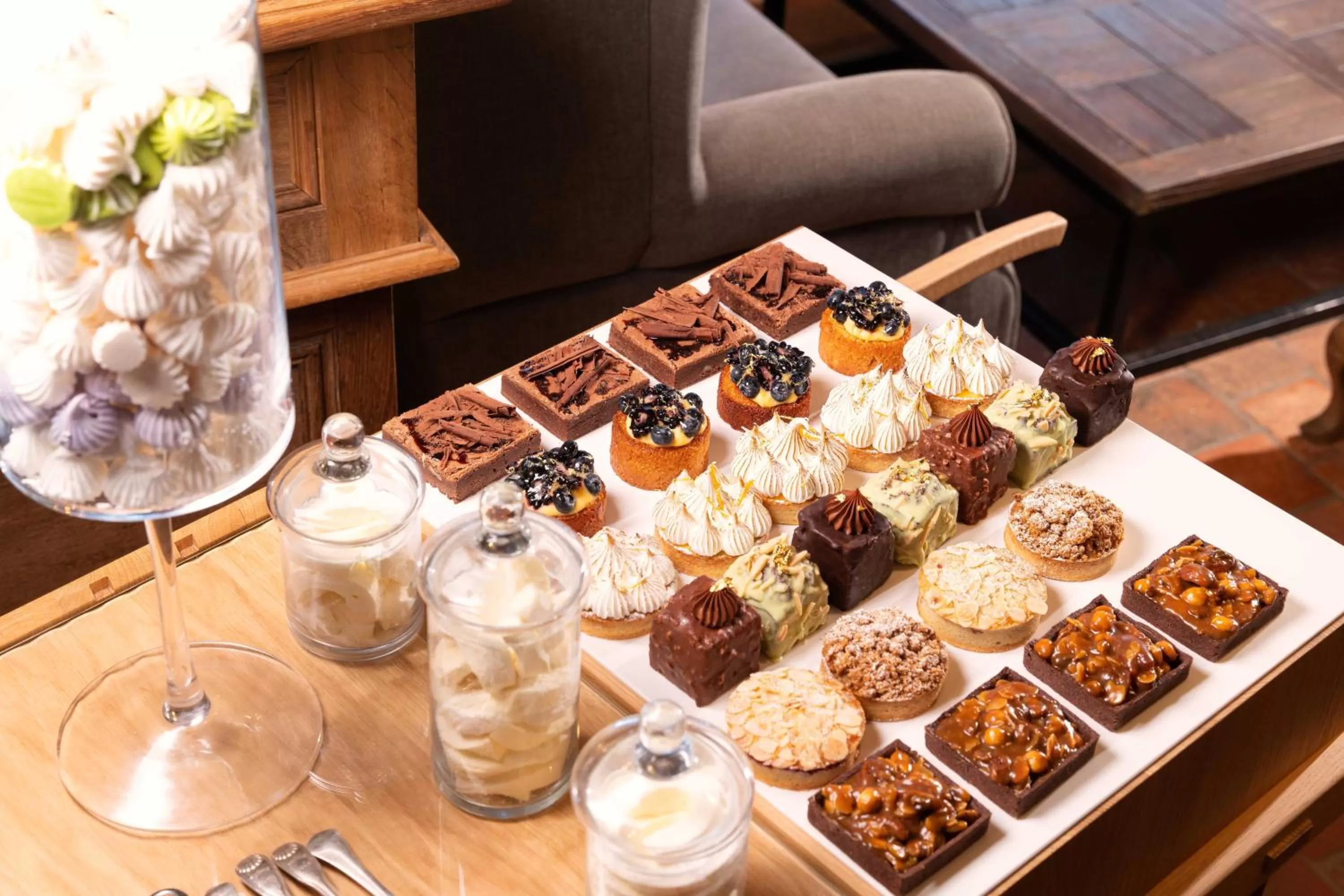 Lounge or bar in La Ferme Saint Simeon Hotel & Spa - Relais & Chateaux