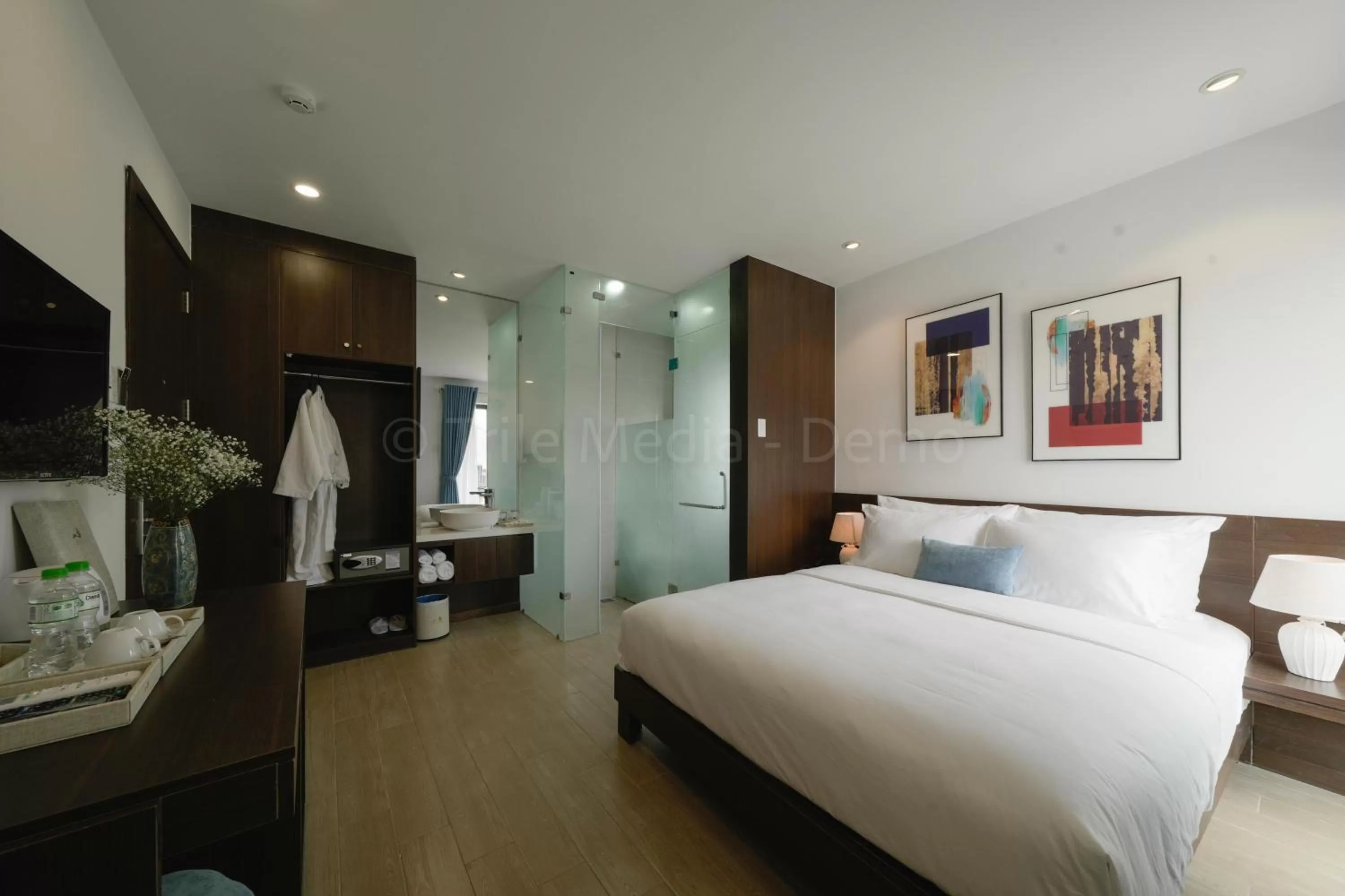 Bathroom, Bed in Lion King Hotel