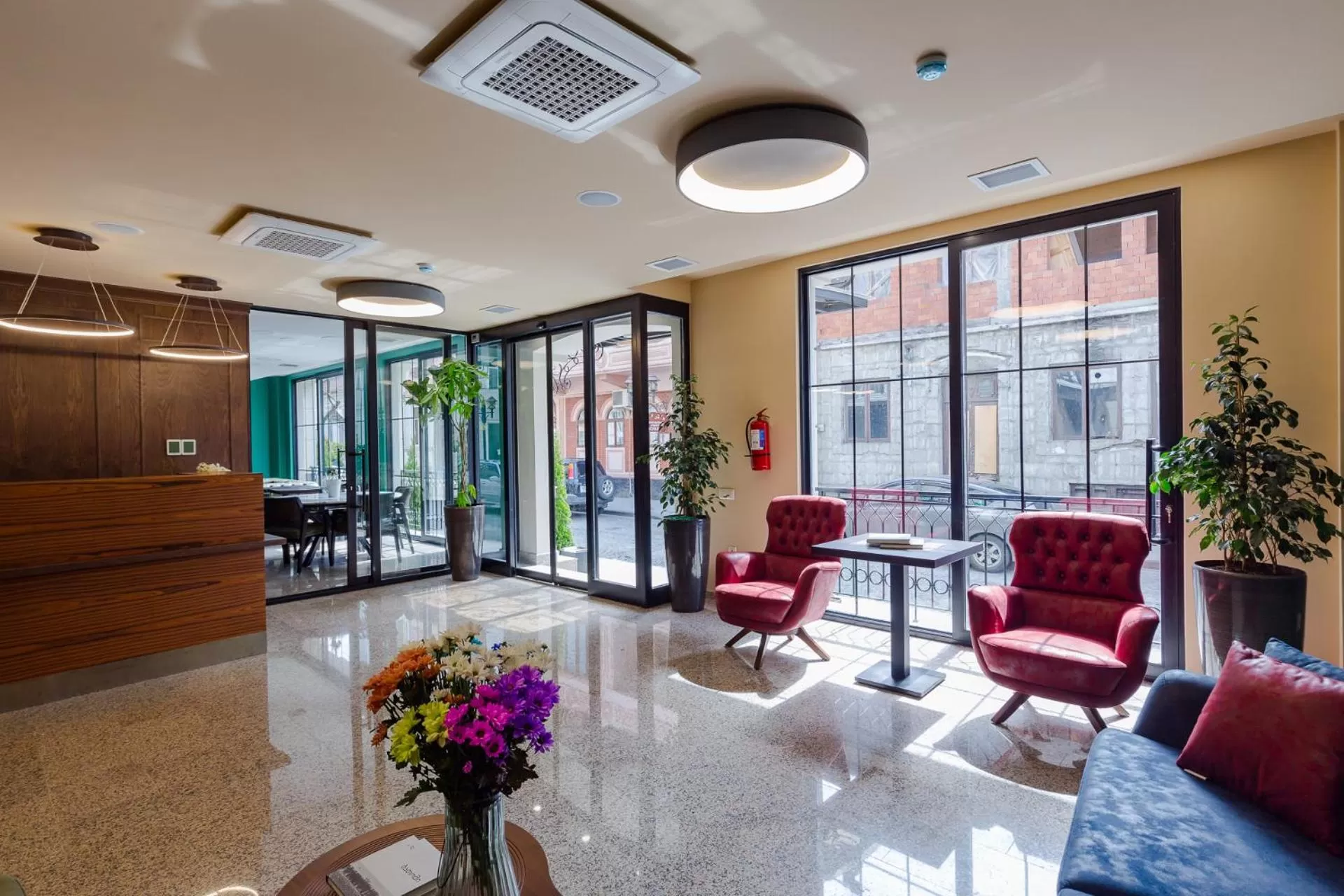 Communal lounge/ TV room in Hotel BLOOM Batumi