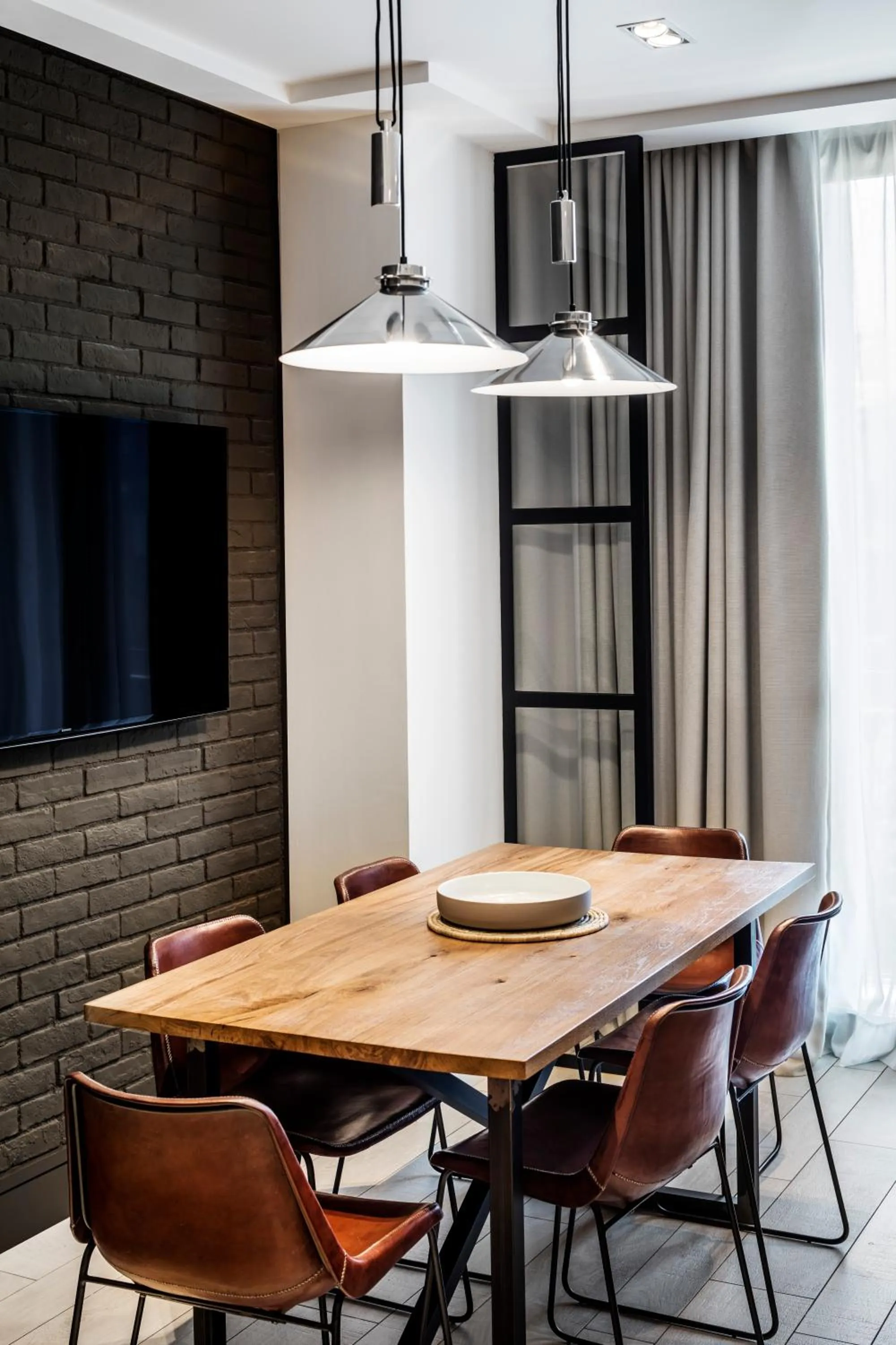 TV and multimedia in Midtown Apartments