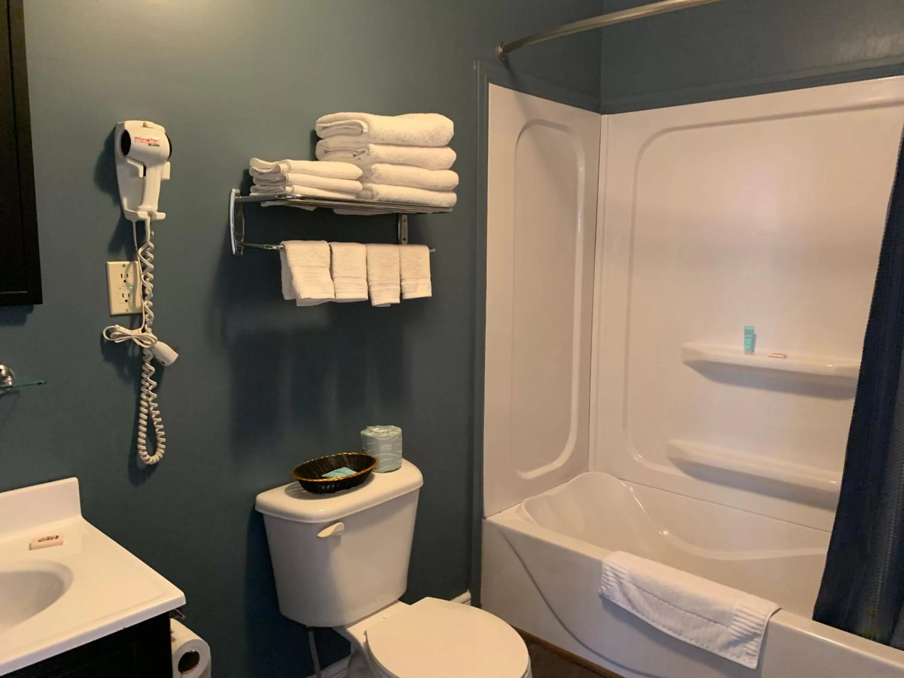 Bathroom in Legges Motel & Restaurant