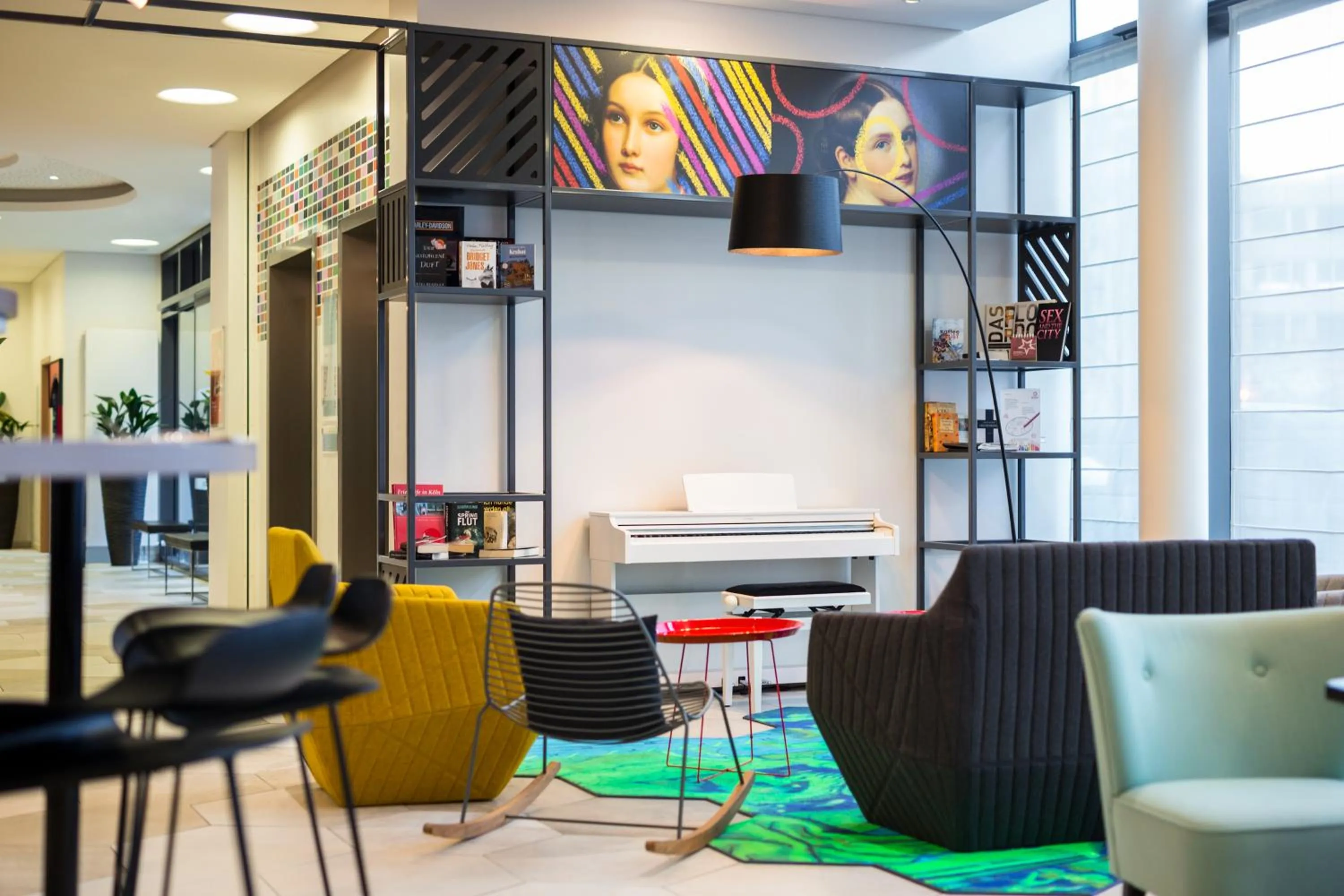 Communal lounge/ TV room in Aparthotel Adagio Köln City