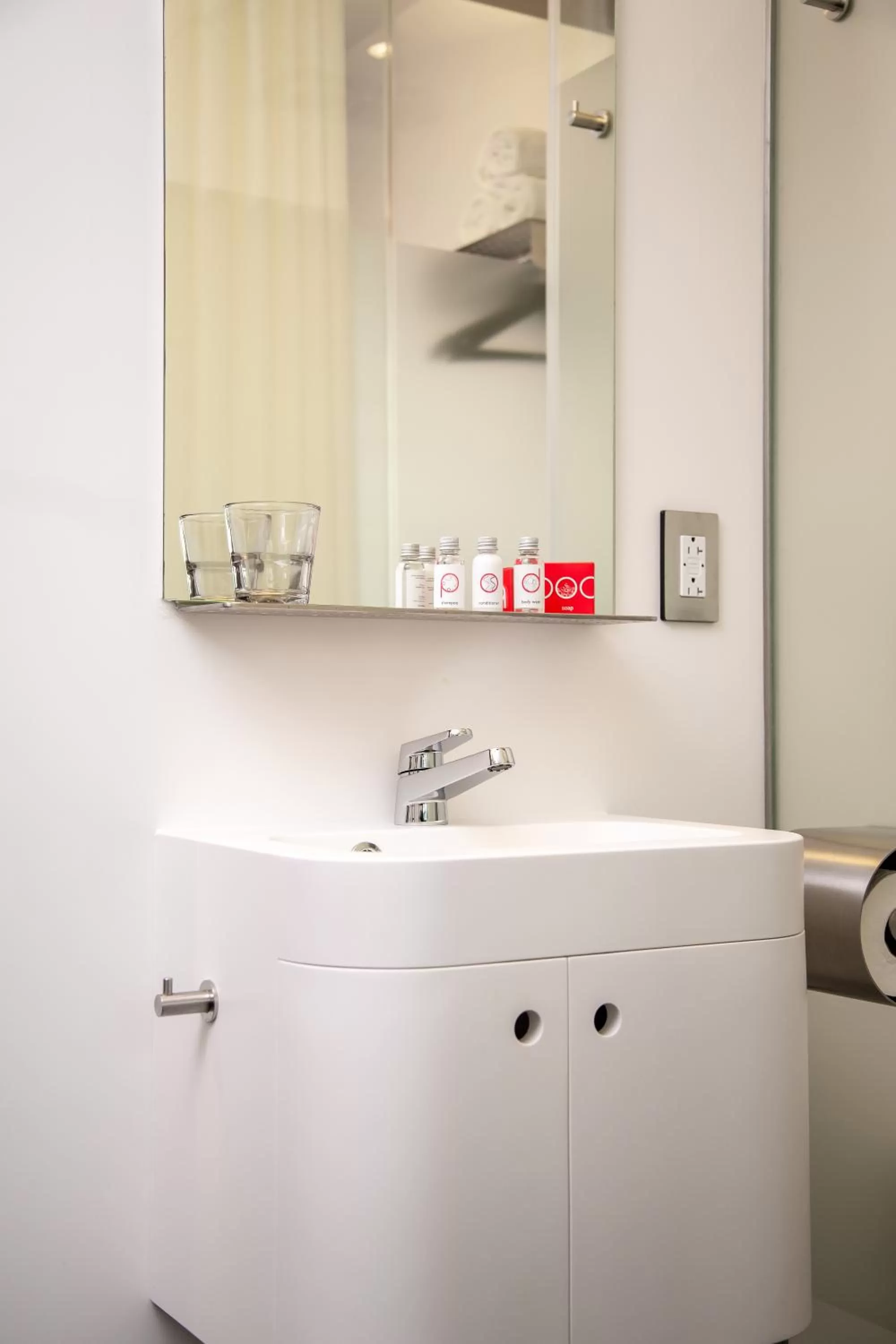 Bathroom in Pod Brooklyn