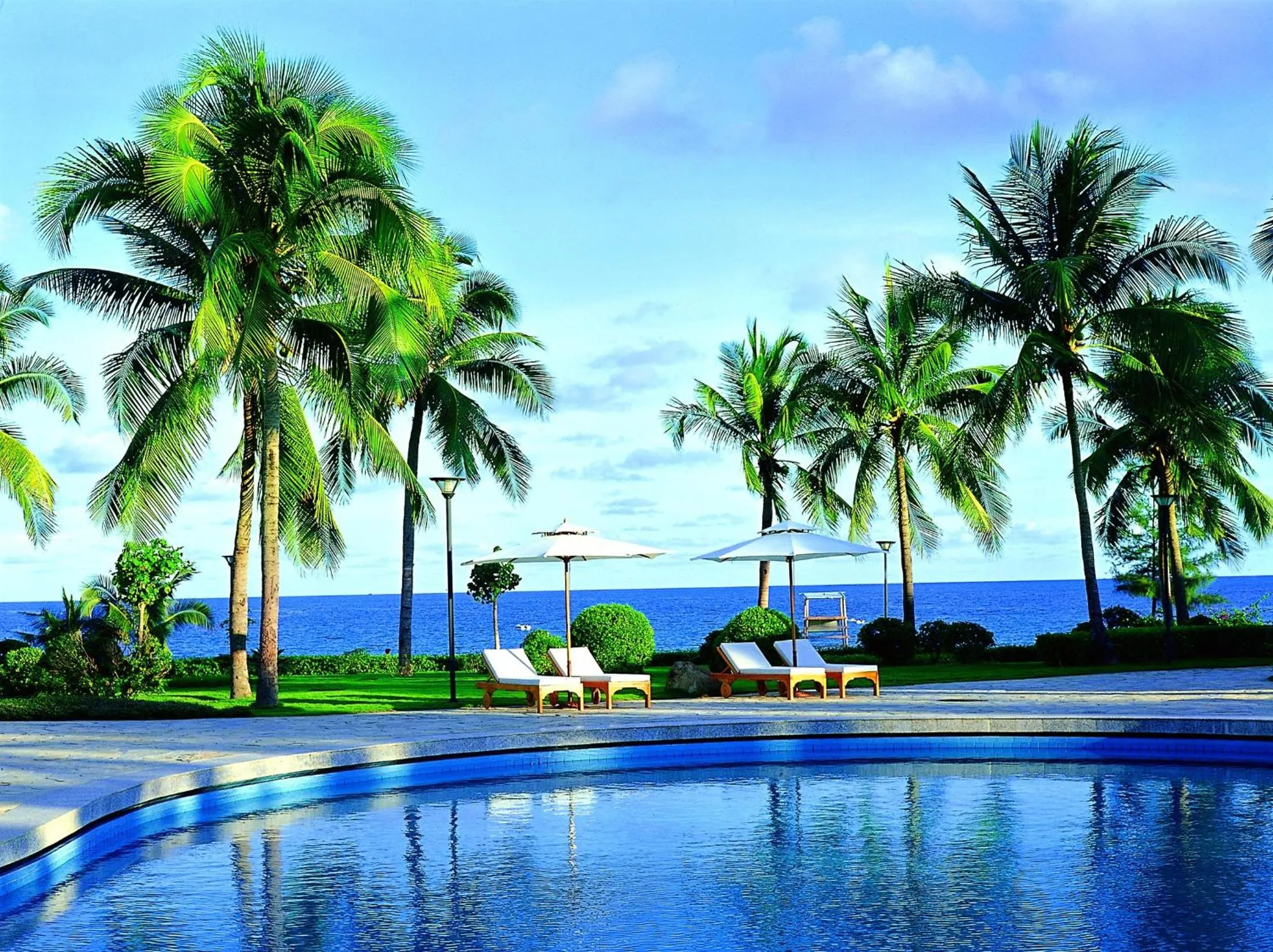 Garden, Swimming Pool in Sunshine Resort Intime Sanya