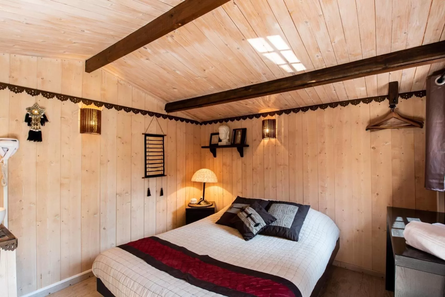 Bathroom, Bed in VILLA ZENITH Hostel - LA MAISON