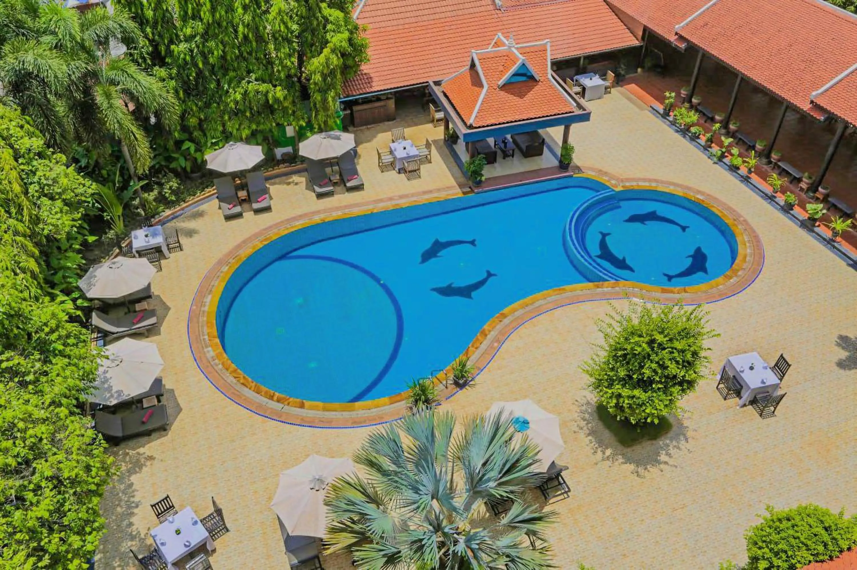 Swimming pool in Lucky Angkor Hotel & Spa