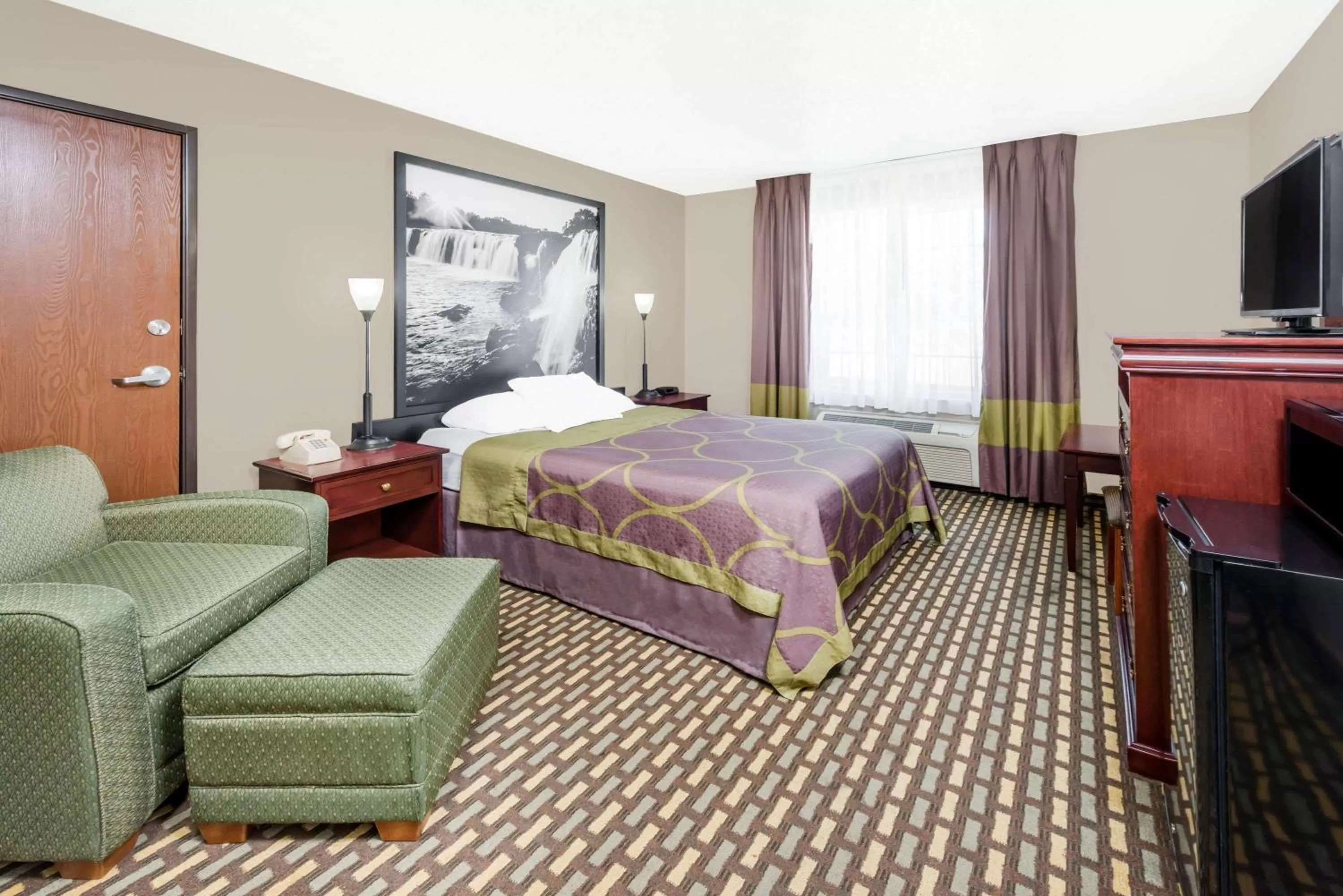 Photo of the whole room, Bed in Super 8 by Wyndham Bolivar