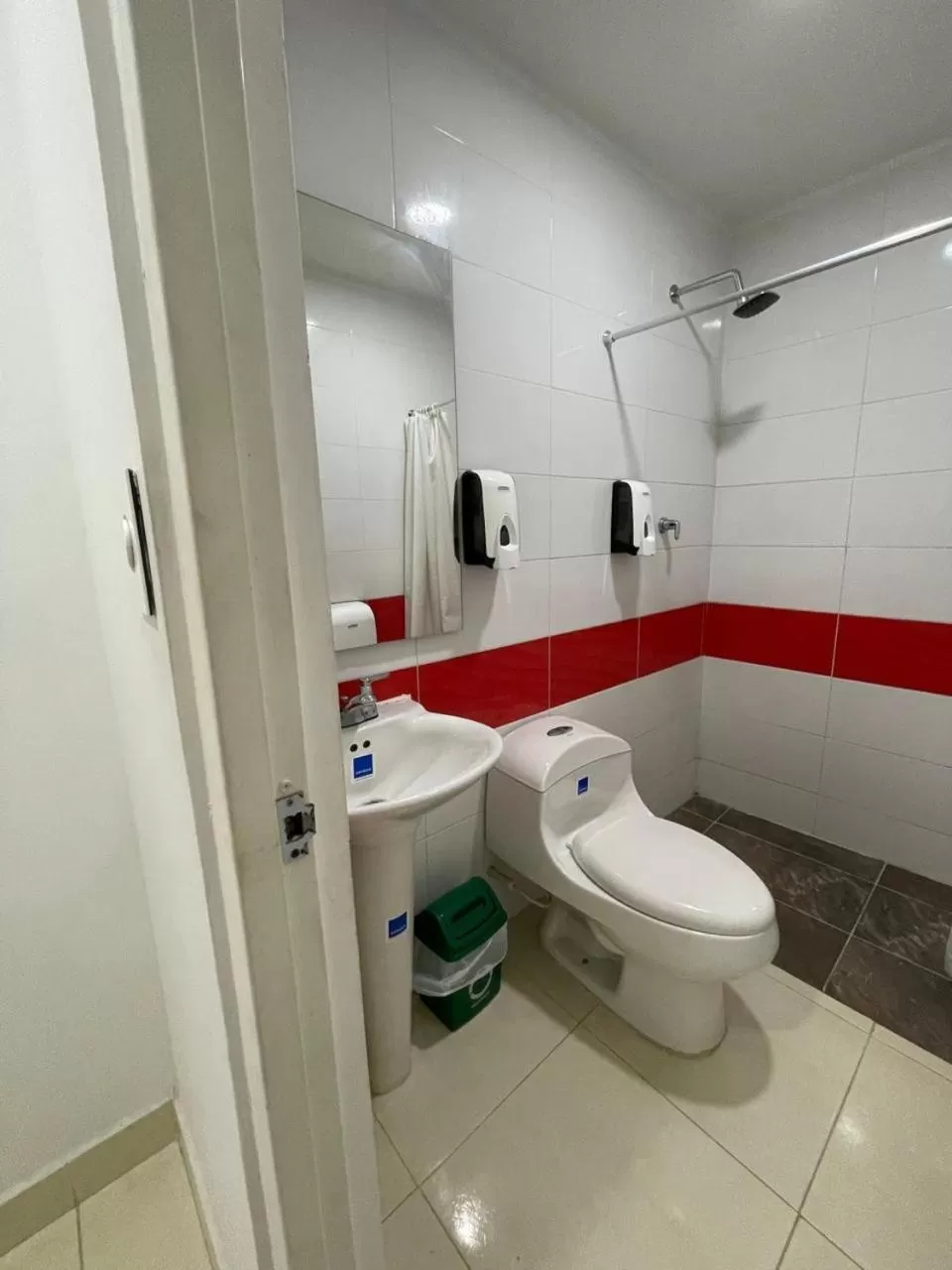 Bathroom in Lindos apartaestudios y habitaciones en Ibague