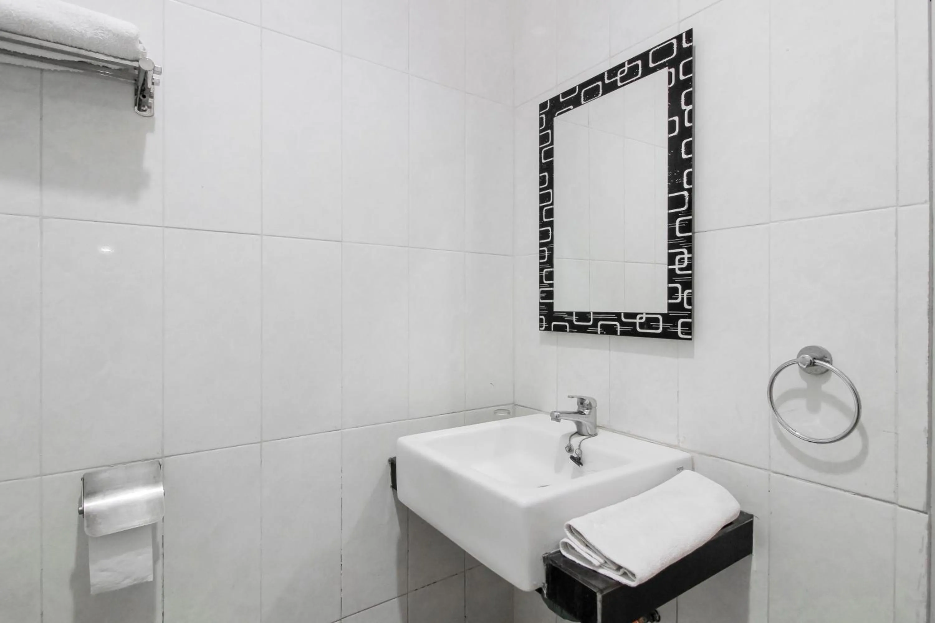 Bathroom in RedDoorz near Goa Sunyaragi