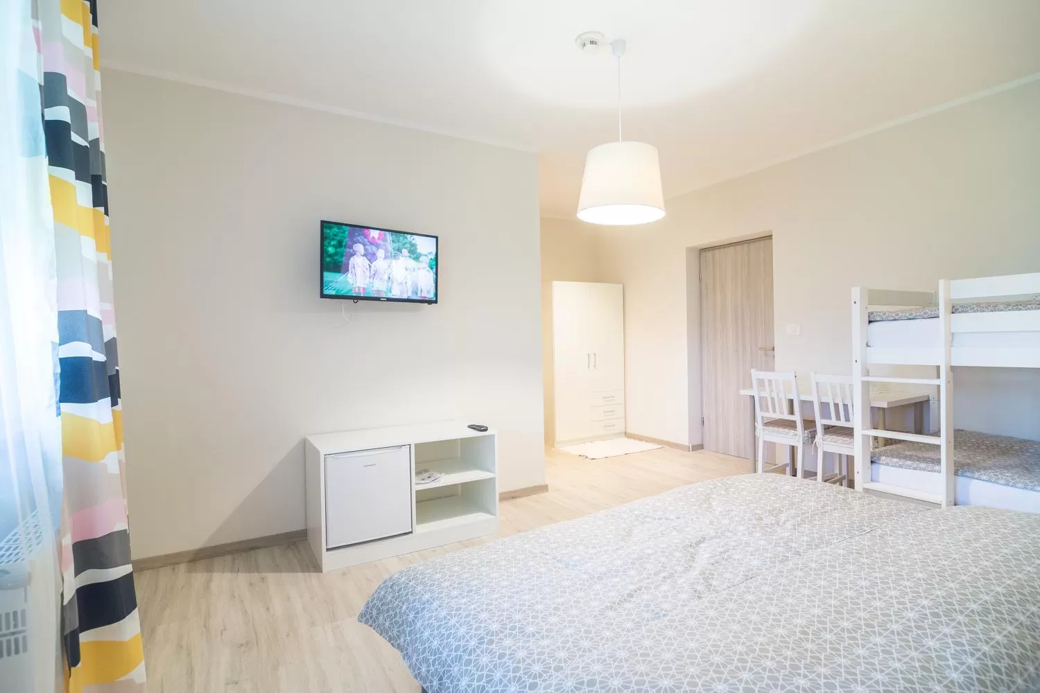 TV and multimedia, Bed in HOP HOUSE Garni Hotel