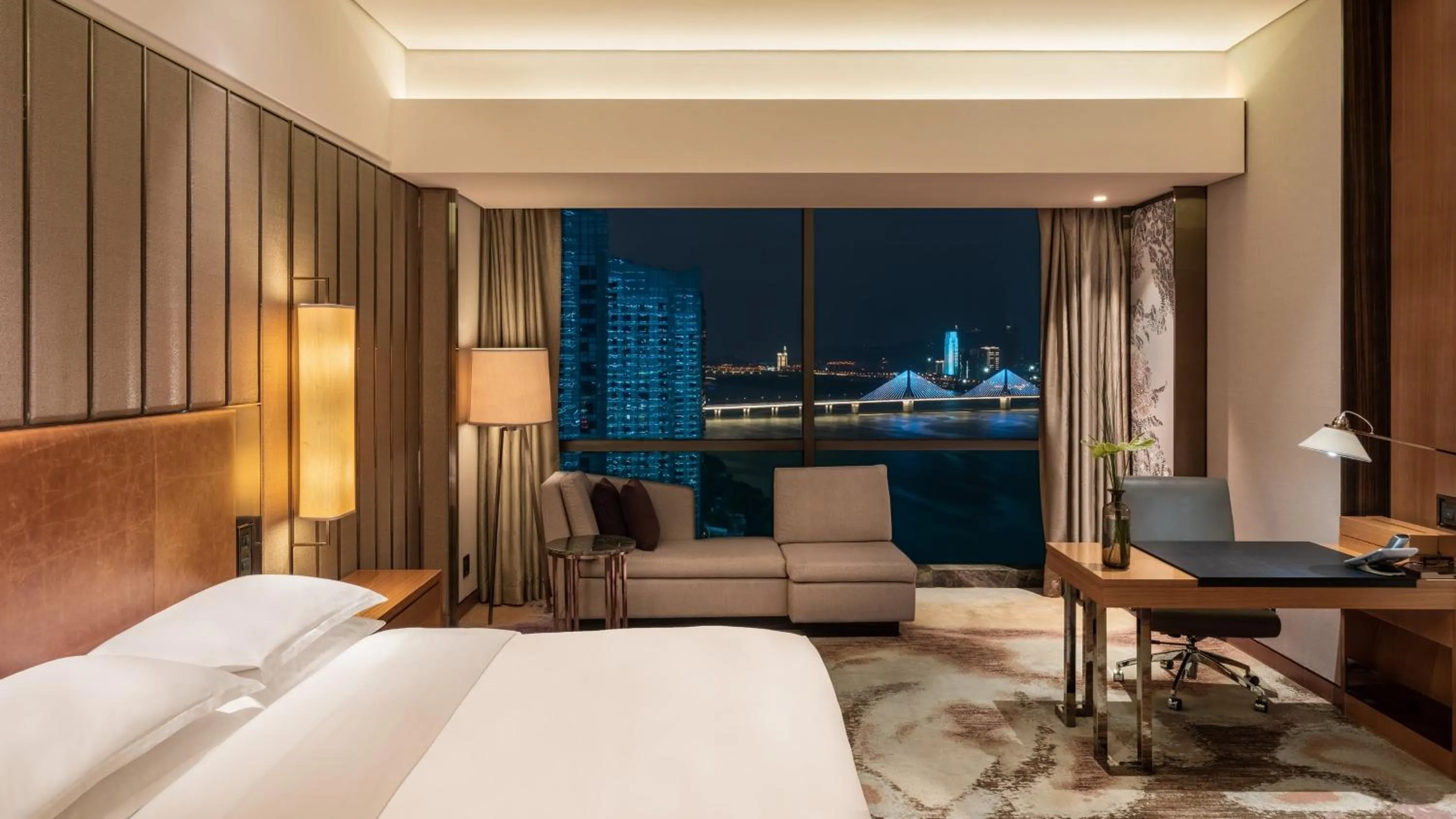 Photo of the whole room, Bed in InterContinental Changsha