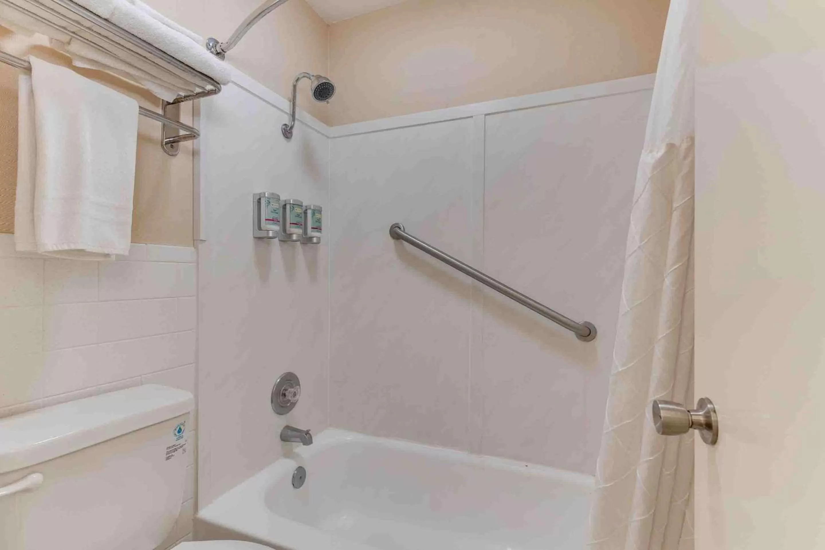 Bathroom in Best Western Movie Manor