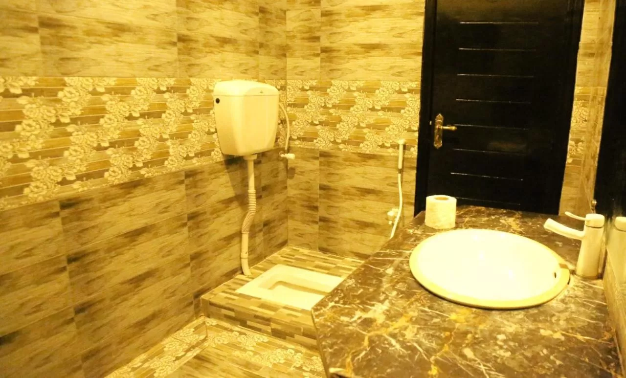 Bathroom in HOTEL DE SMART Multan