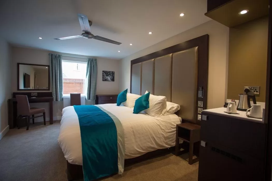 Photo of the whole room, Bed in Burton Hotel