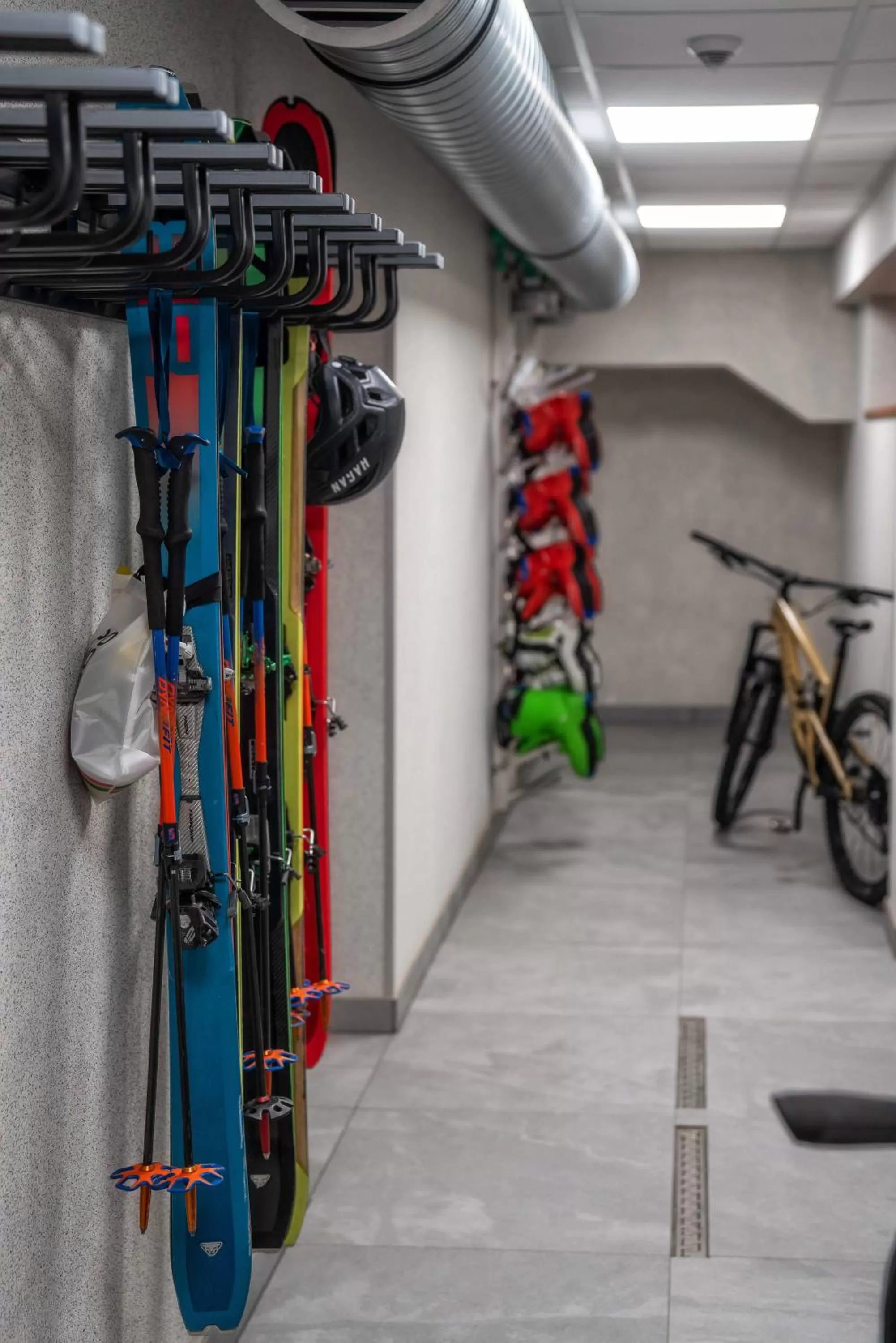 Skiing in Gold Hotel