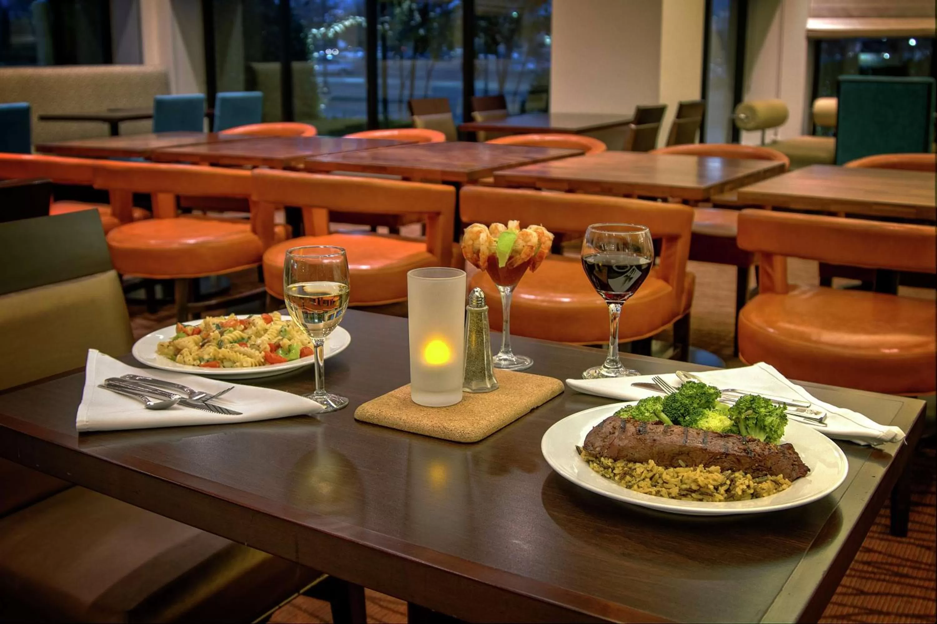 Restaurant/places to eat in Hilton Garden Inn Memphis/Southaven