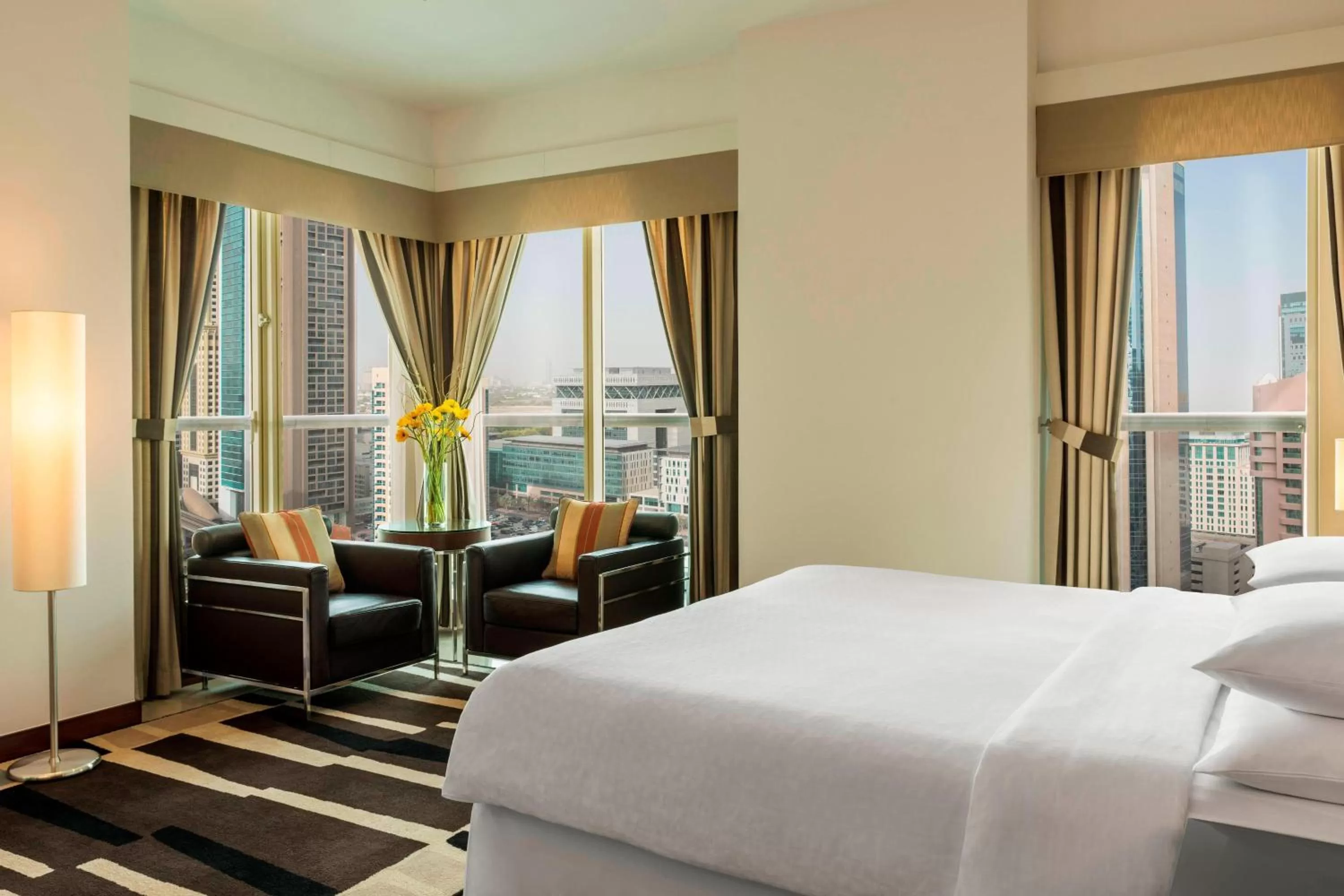 Deluxe room King with Balcony - Complimentary shuttle service to Dubai Mall and Kite Beach in Four Points by Sheraton Sheikh Zayed Road