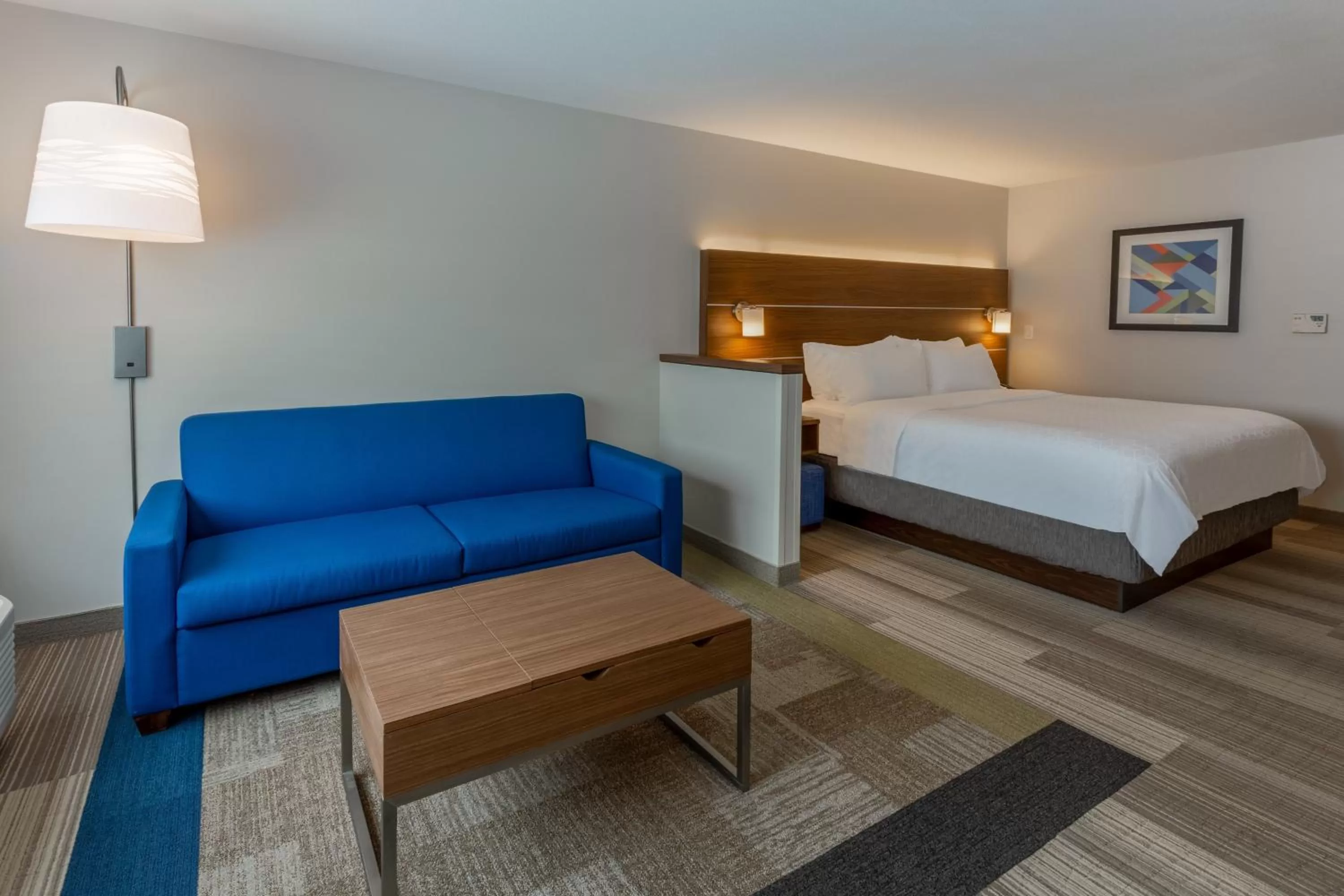 Bedroom, Bed in Holiday Inn Express & Suites - Rice Lake by IHG