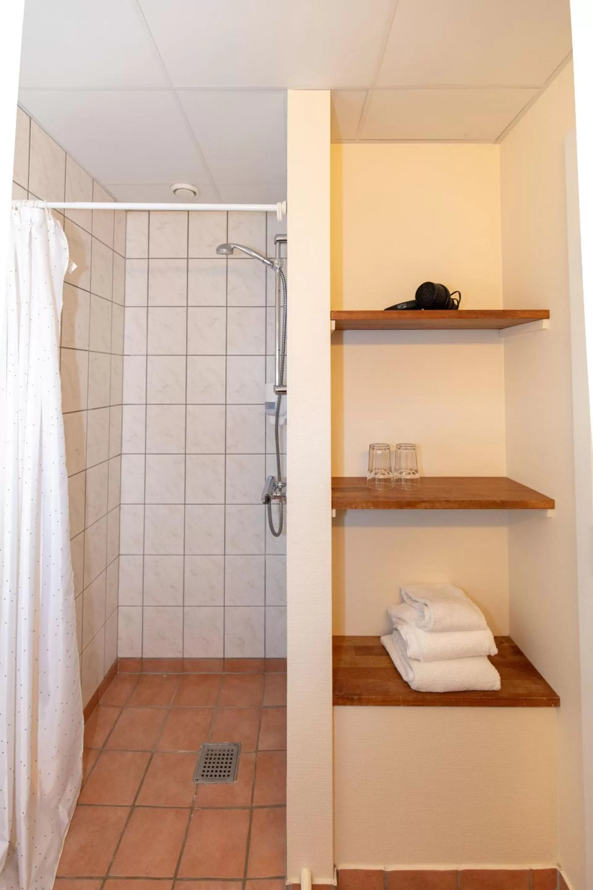 Bathroom in Foldens Hotel