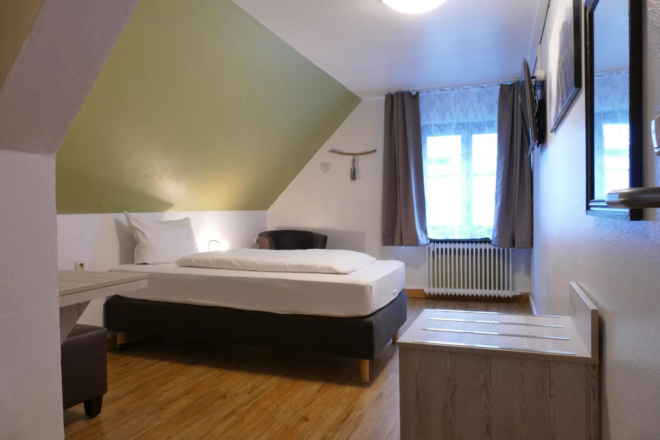 Photo of the whole room, Bed in Altstadt-Hotel Zum Hechten