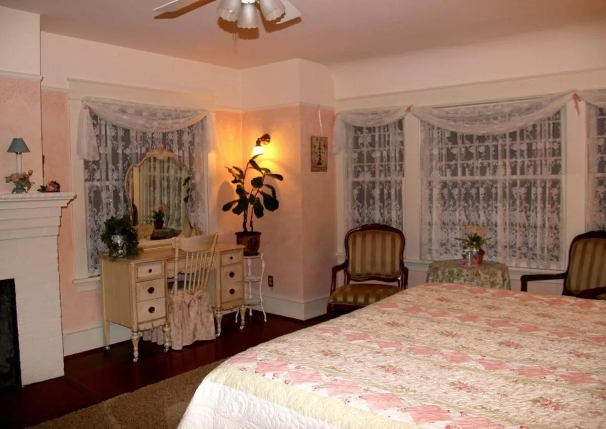 Bed in Briar Rose Inn Vancouver WA USA