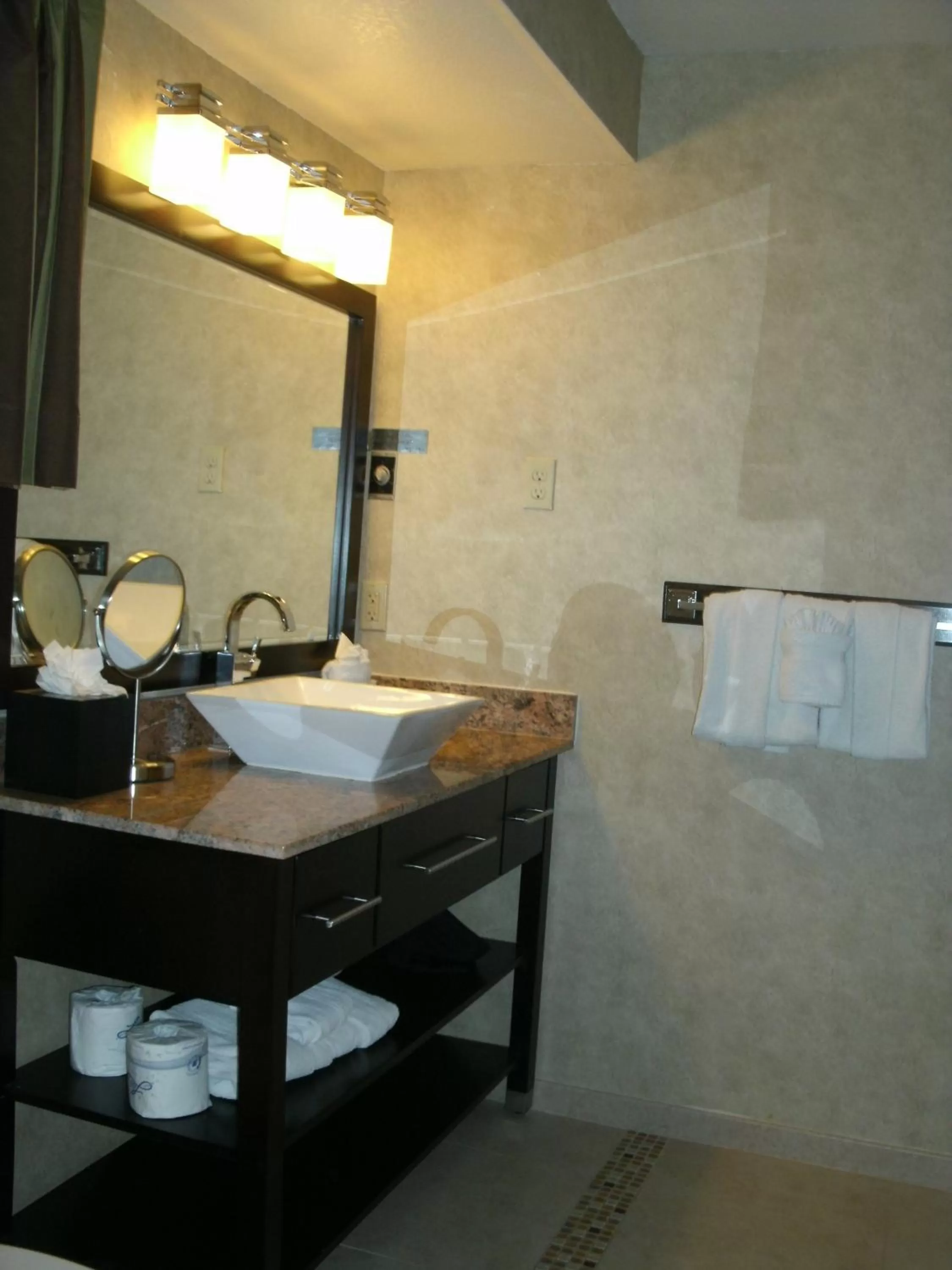Bathroom in Rosedale Inn