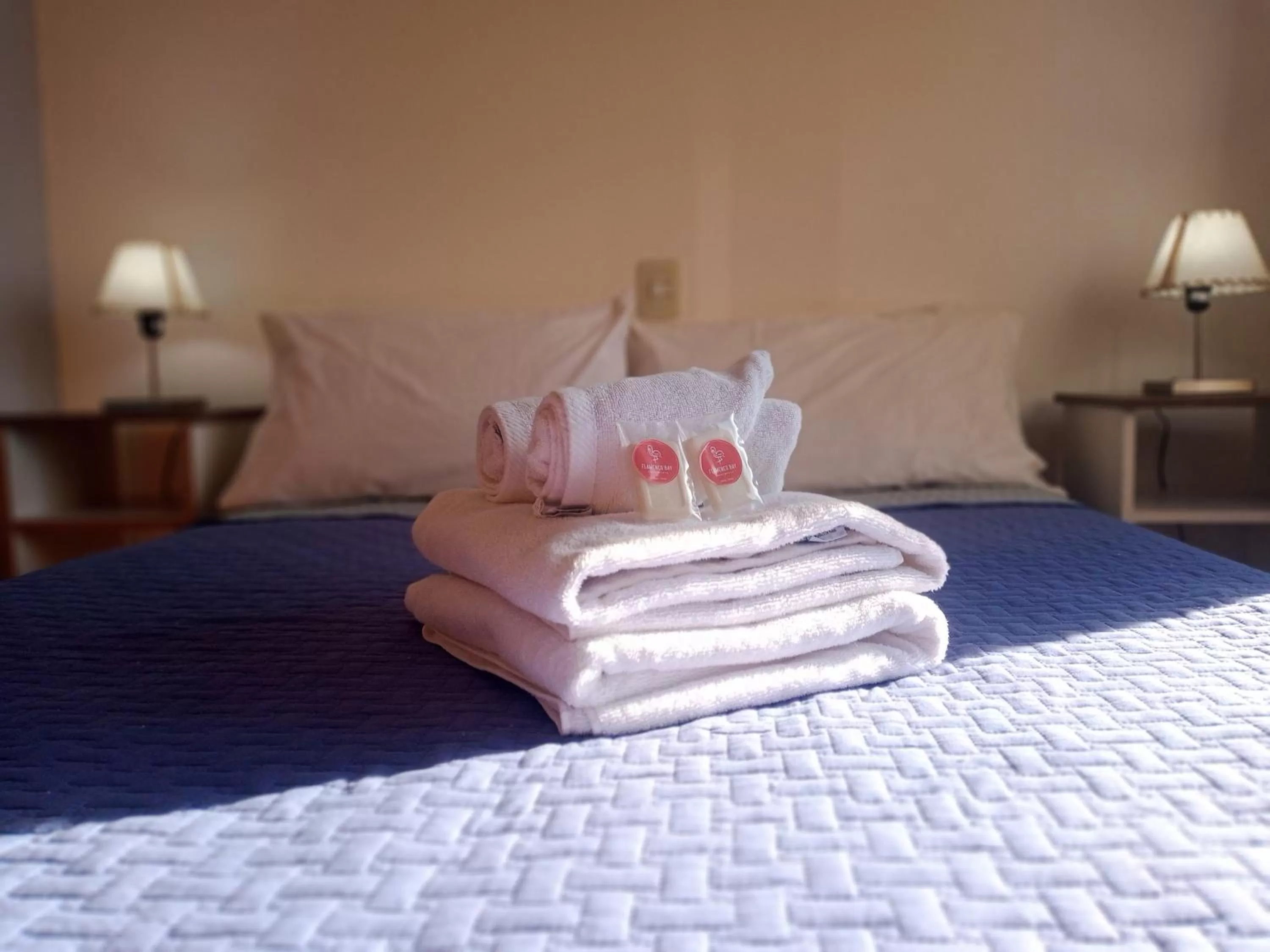 Bedroom, Bed in Flamenco Bay Apartments