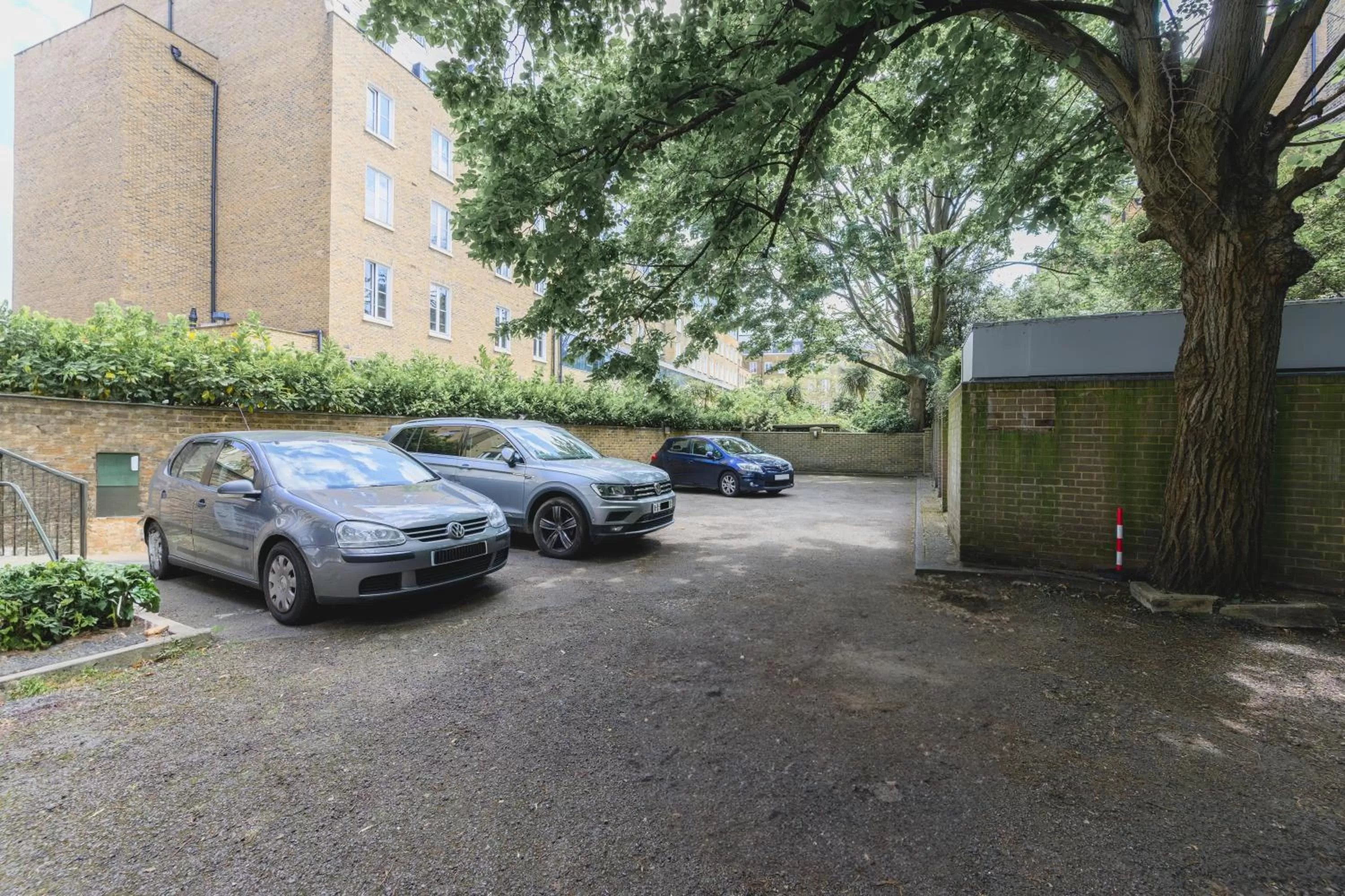 Parking in Kensington Court Hotel - Earls Court
