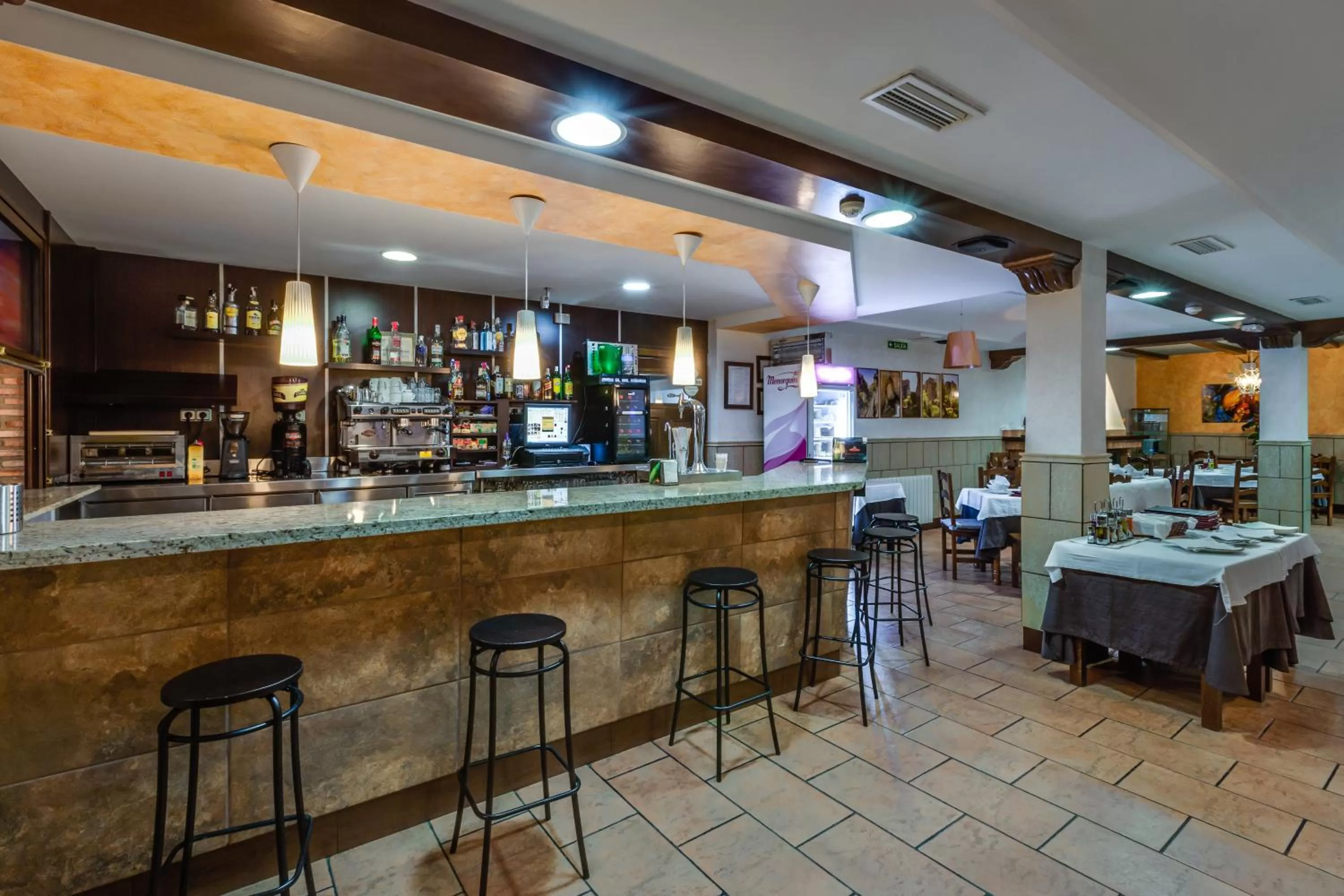 Restaurant/places to eat in Hotel Rural Huerta del Laurel