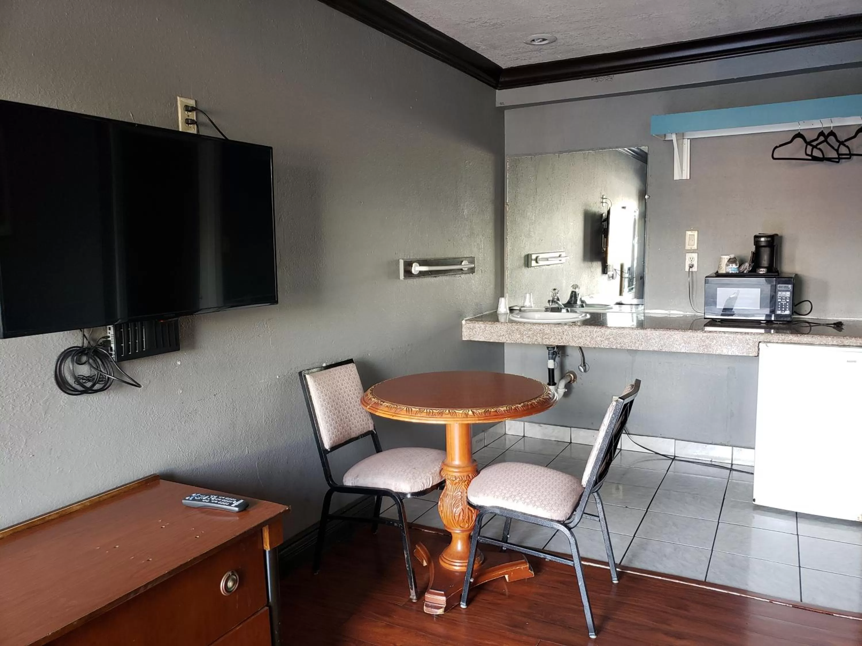 Dining area in Eagle Inn Motel