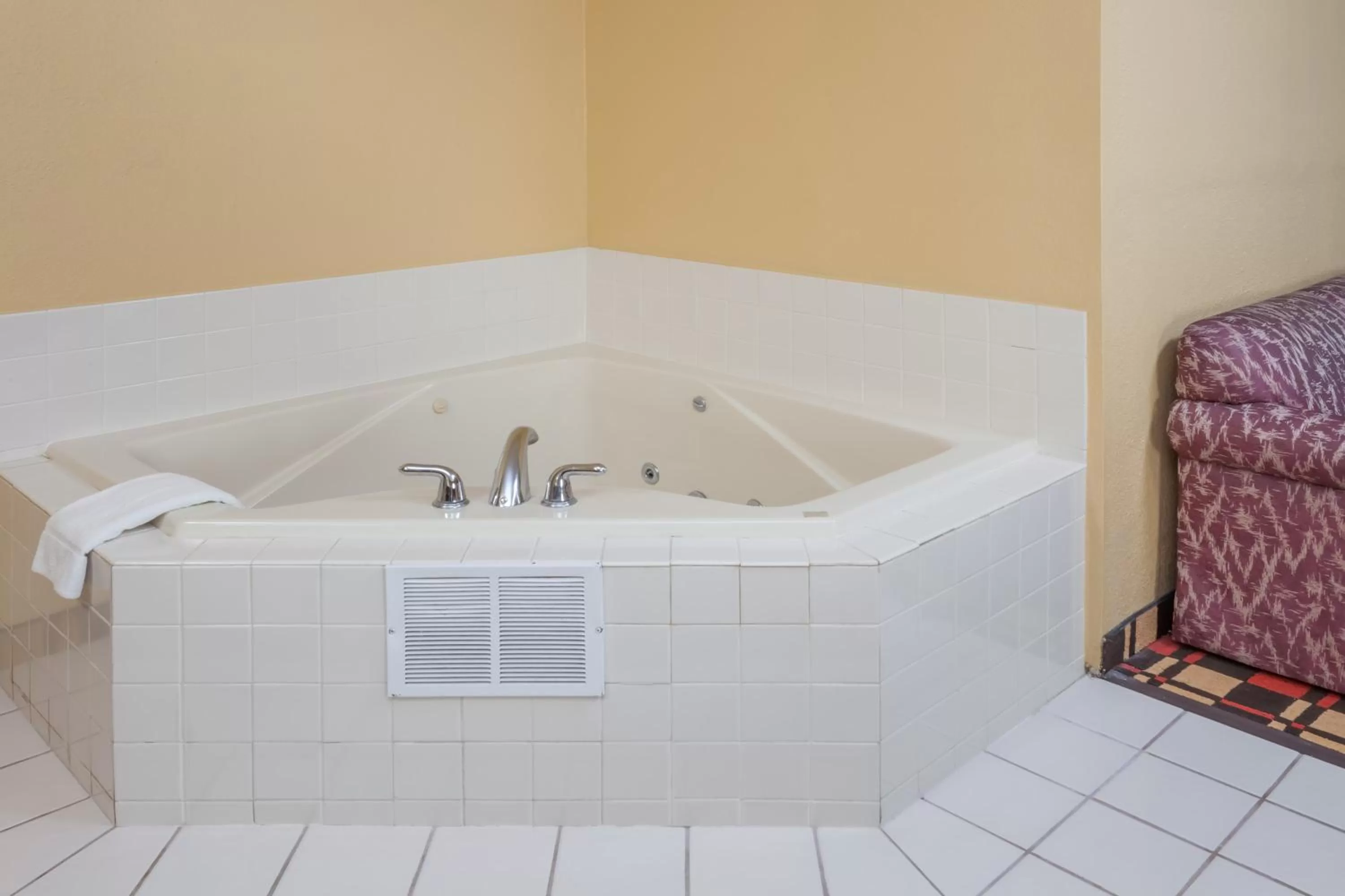 Hot Tub in Econo Lodge