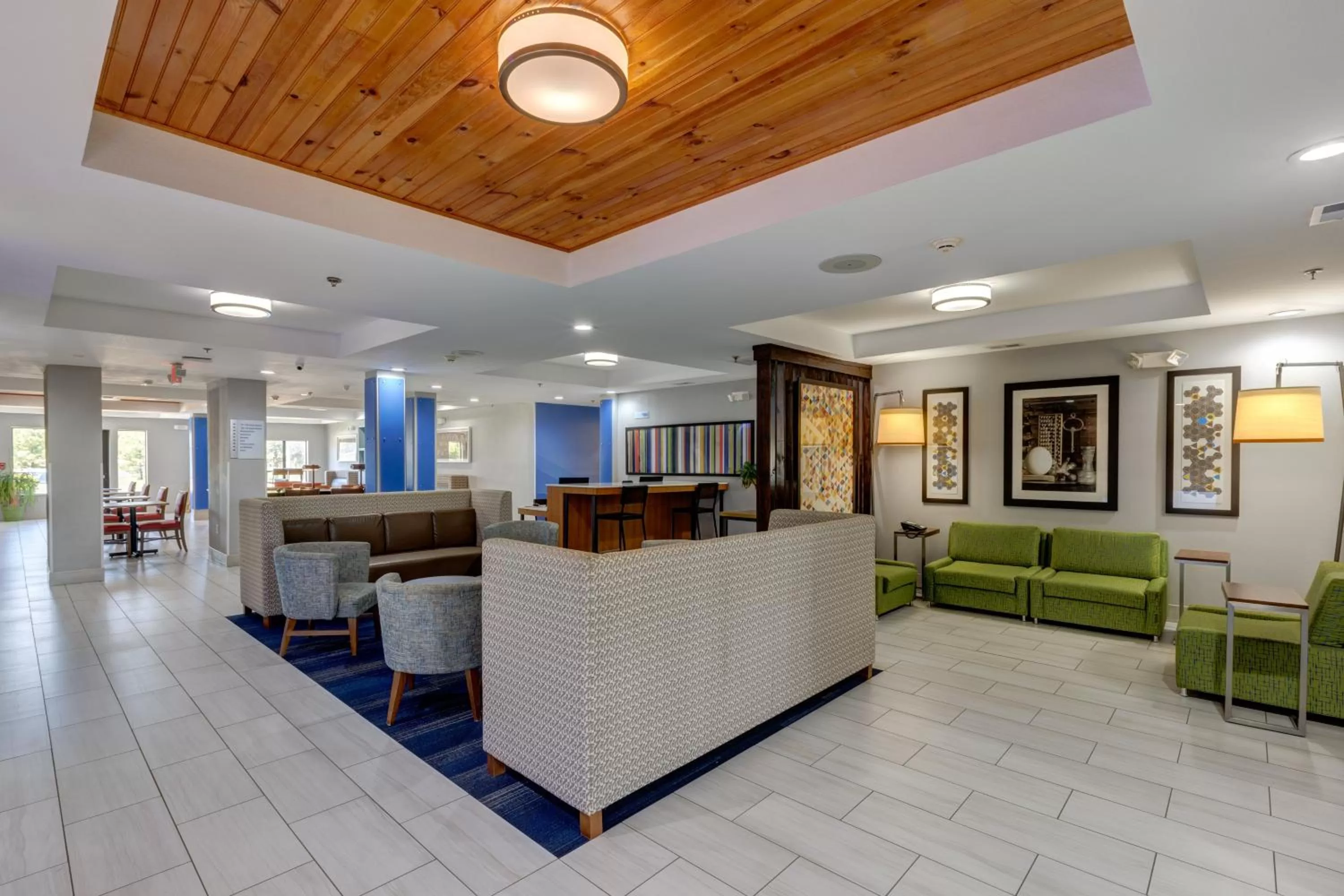 Property building in Holiday Inn Express & Suites Shelbyville Indianapolis by IHG