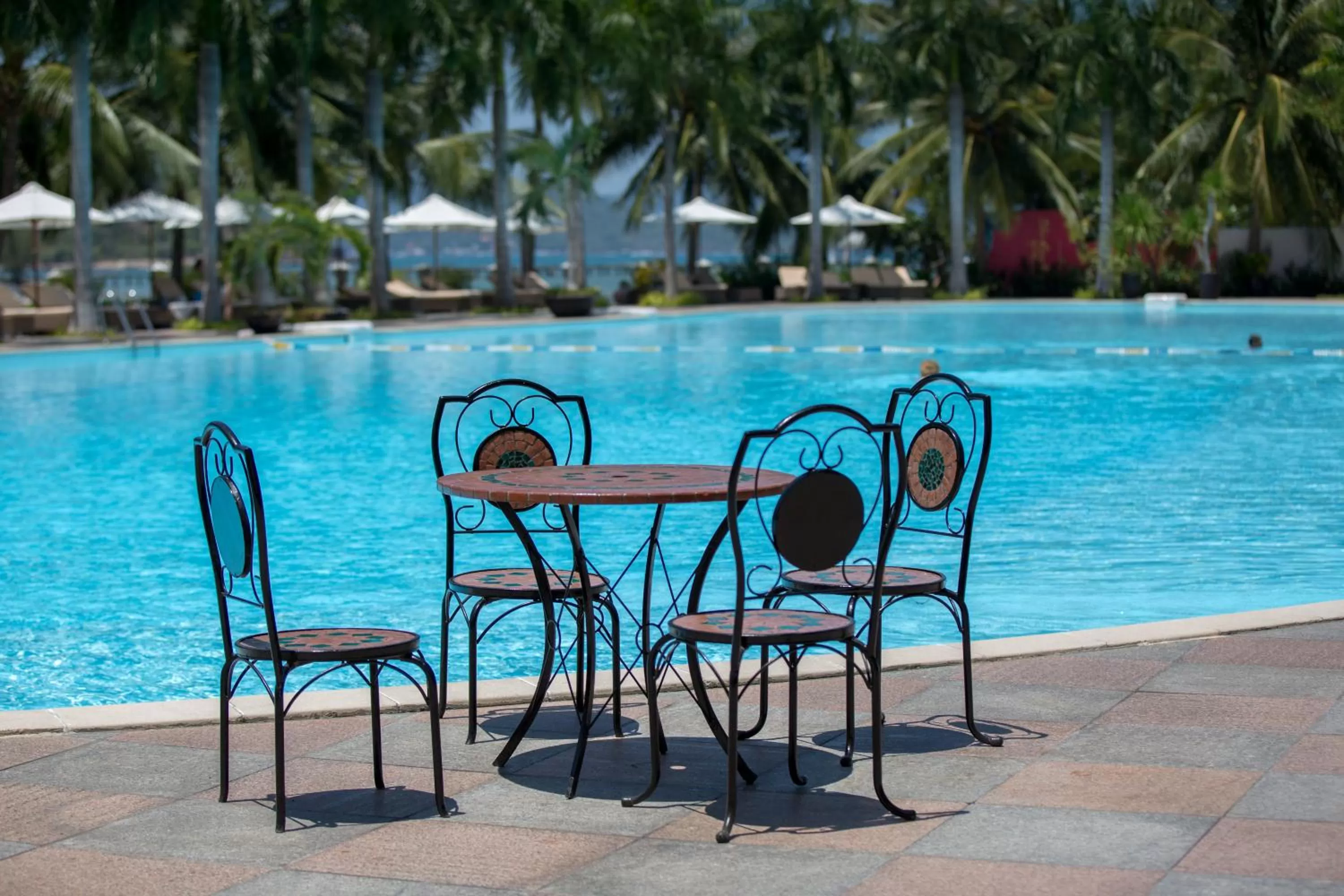 Swimming pool in Diamond Bay Resort & Spa