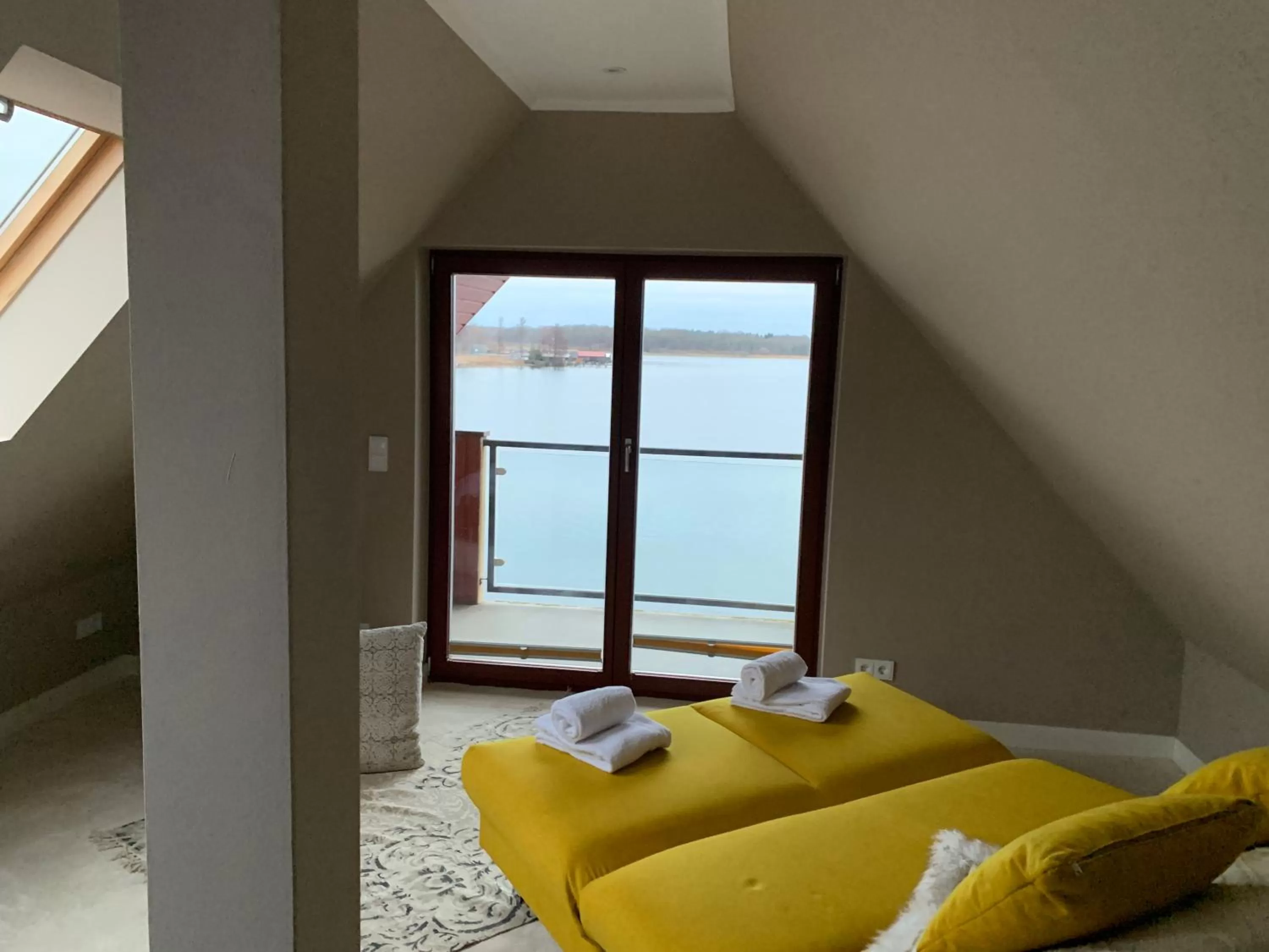 Lake view, Bed in Hotel Inselhof