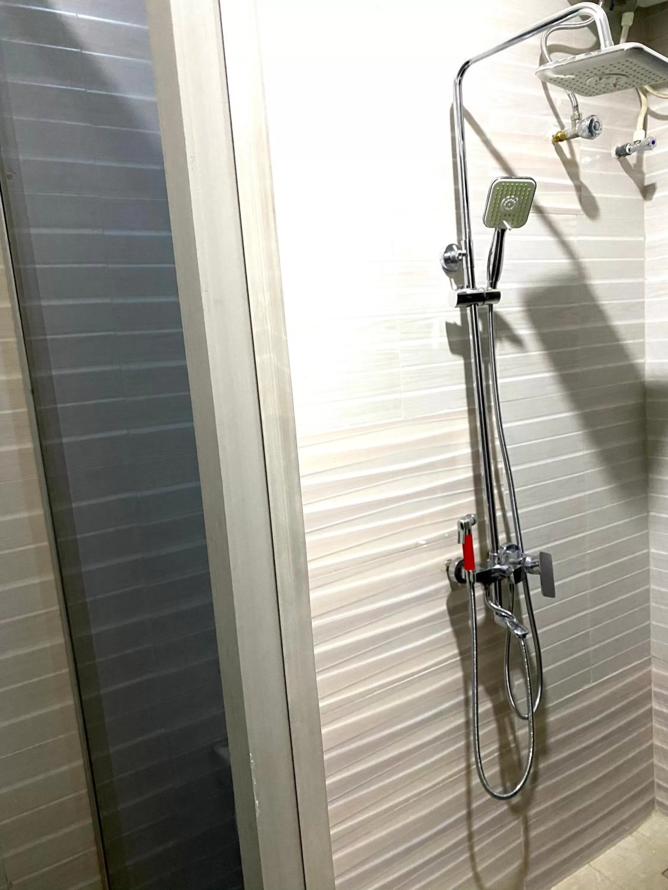 Nue-Crest Hotels & Suites