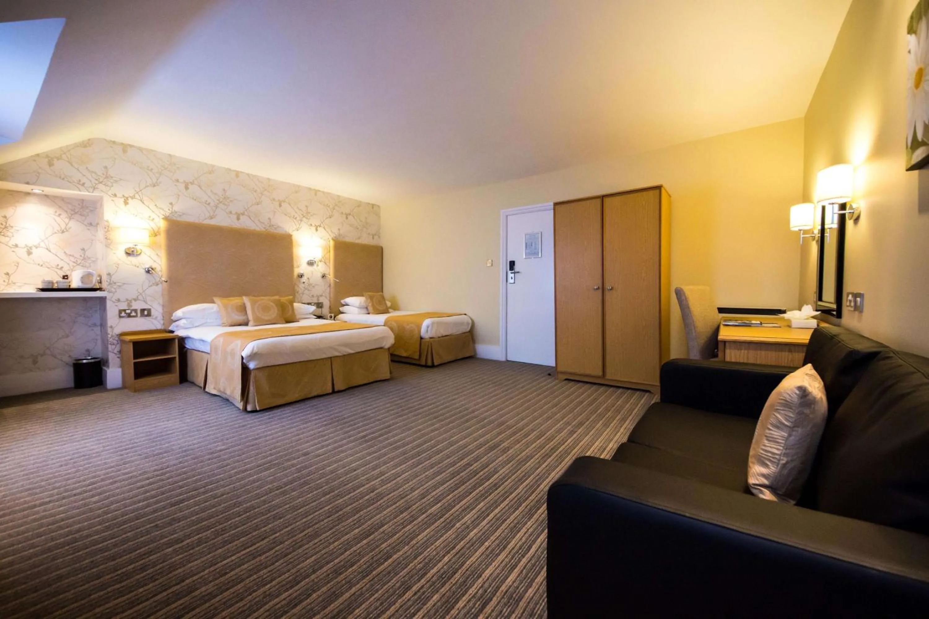 Photo of the whole room, Bed in Best Western York House Hotel