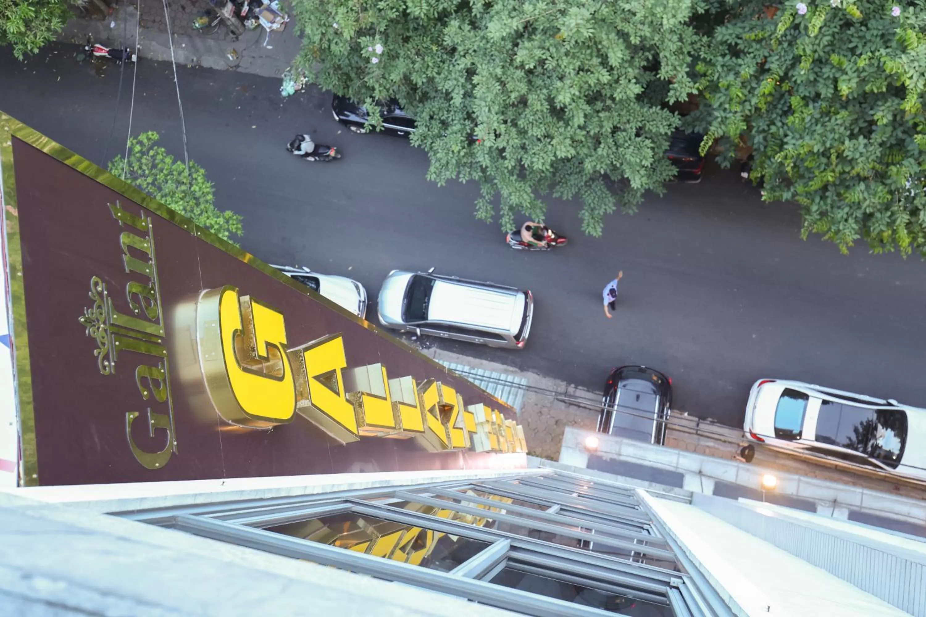 Day in Gallant Hotel