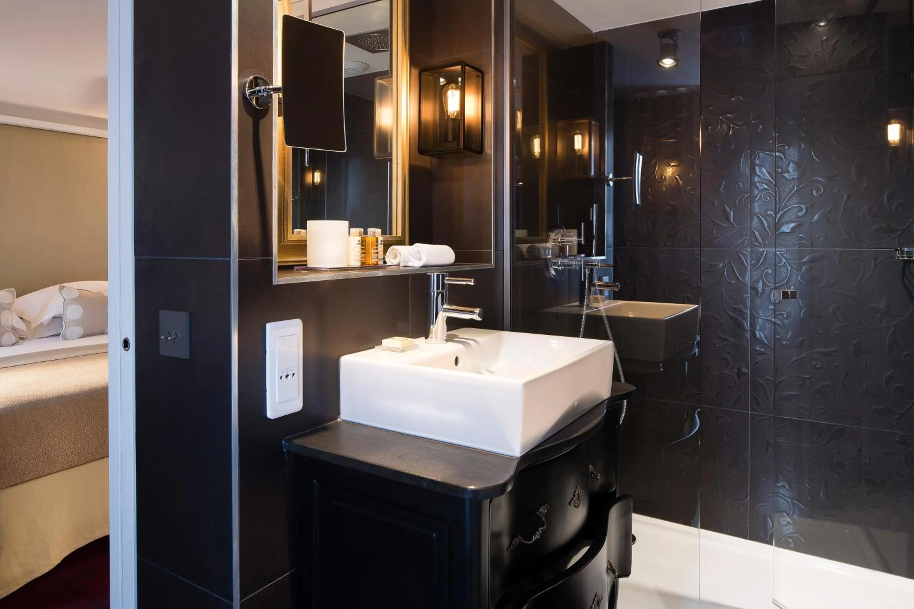 Bathroom in Hôtel Molière