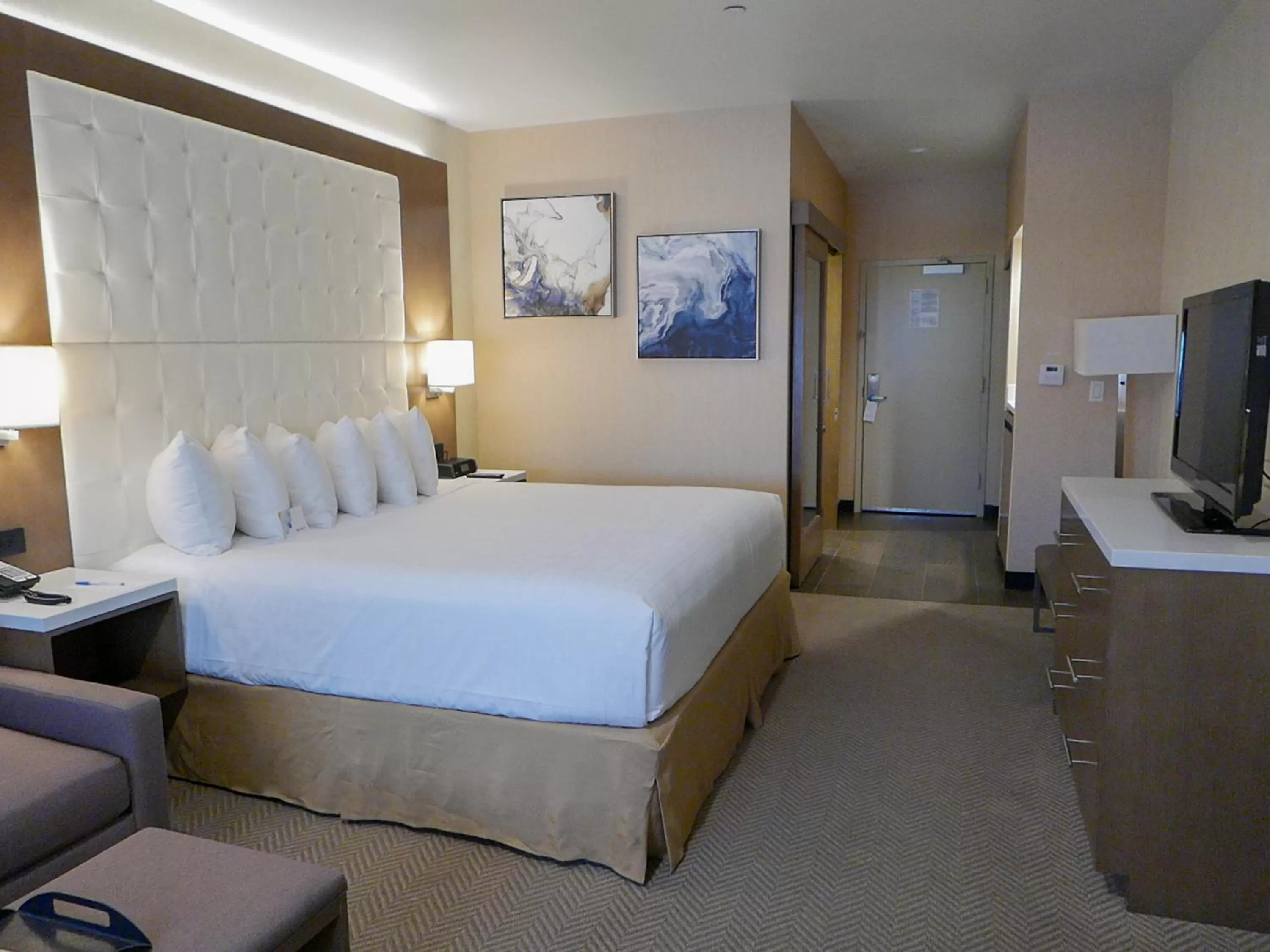 Bed in Wyndham Anaheim