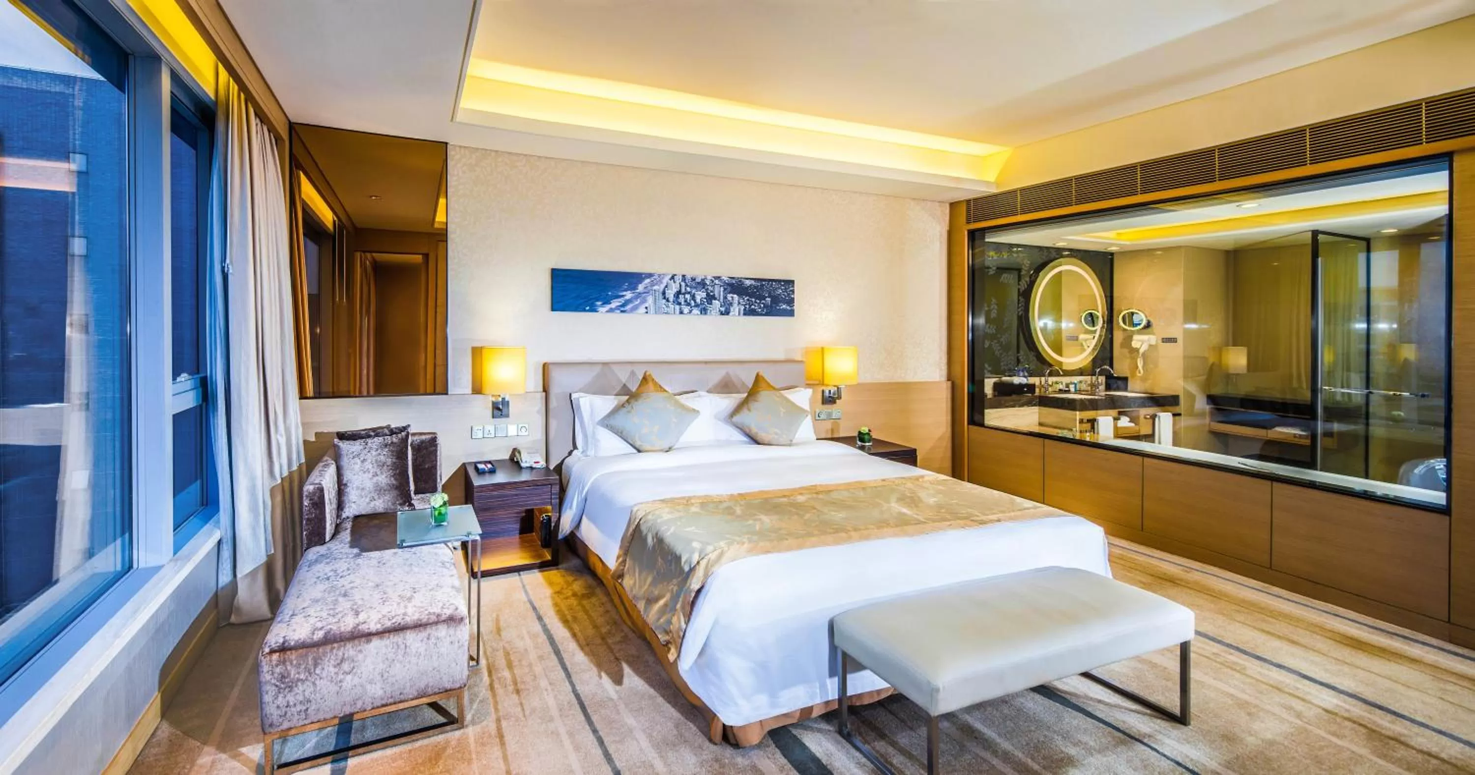 Photo of the whole room, Bed in Crowne Plaza Guangzhou Huadu by IHG