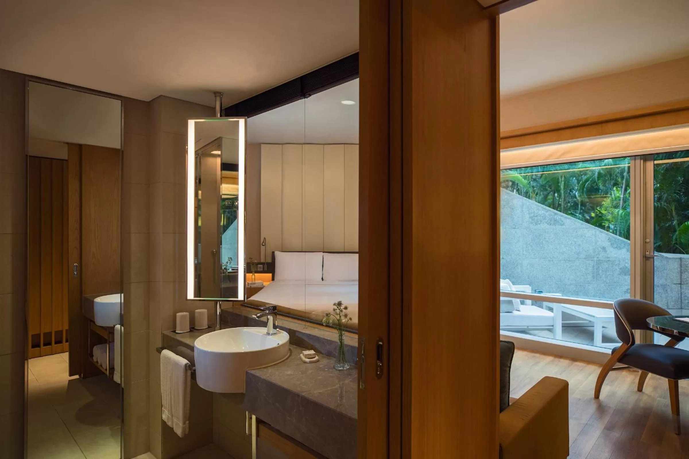 Bathroom in Renaissance Hong Kong Harbour View Hotel