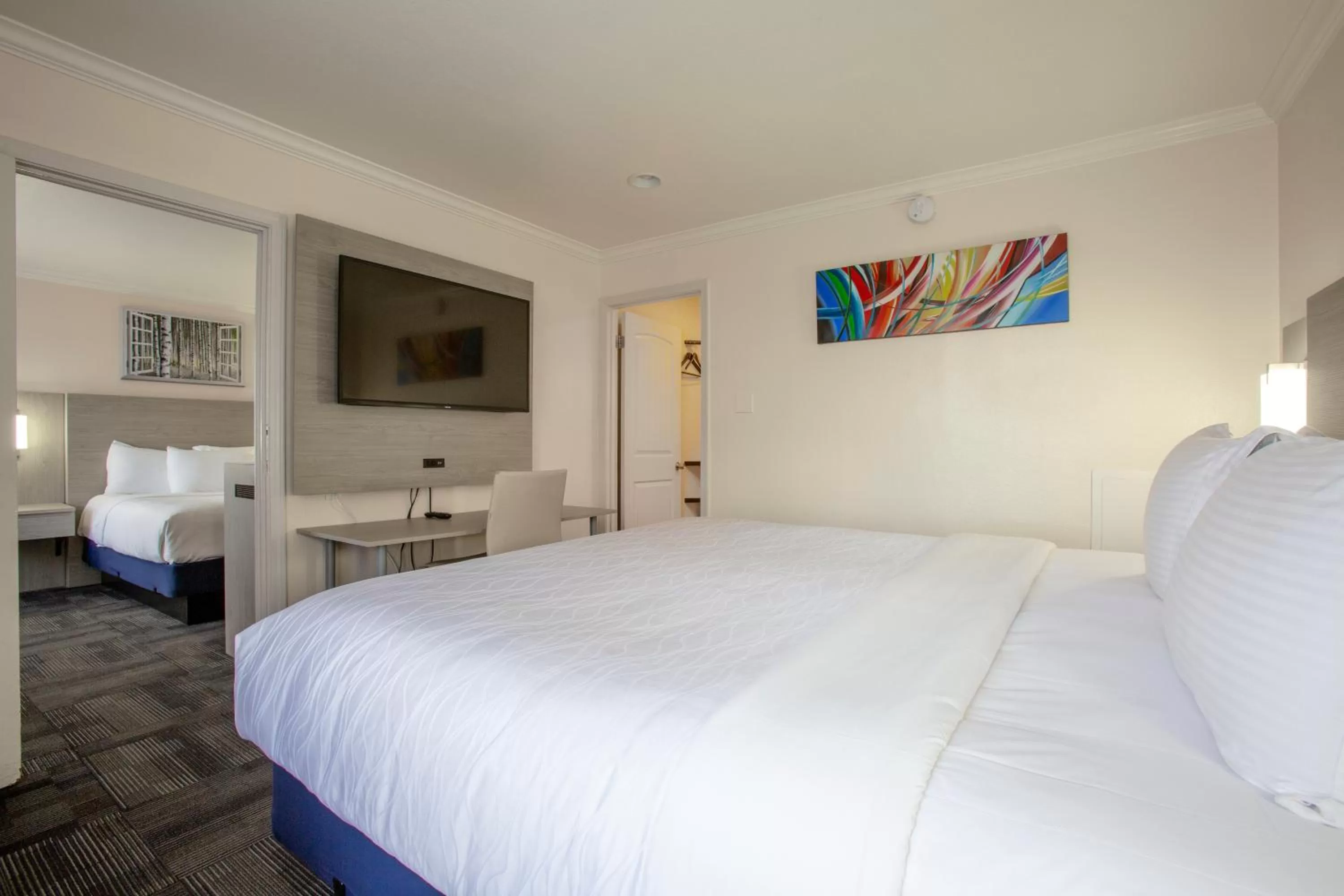 Photo of the whole room, Bed in Hotel Aspen Flagstaff/ Grand Canyon InnSuites